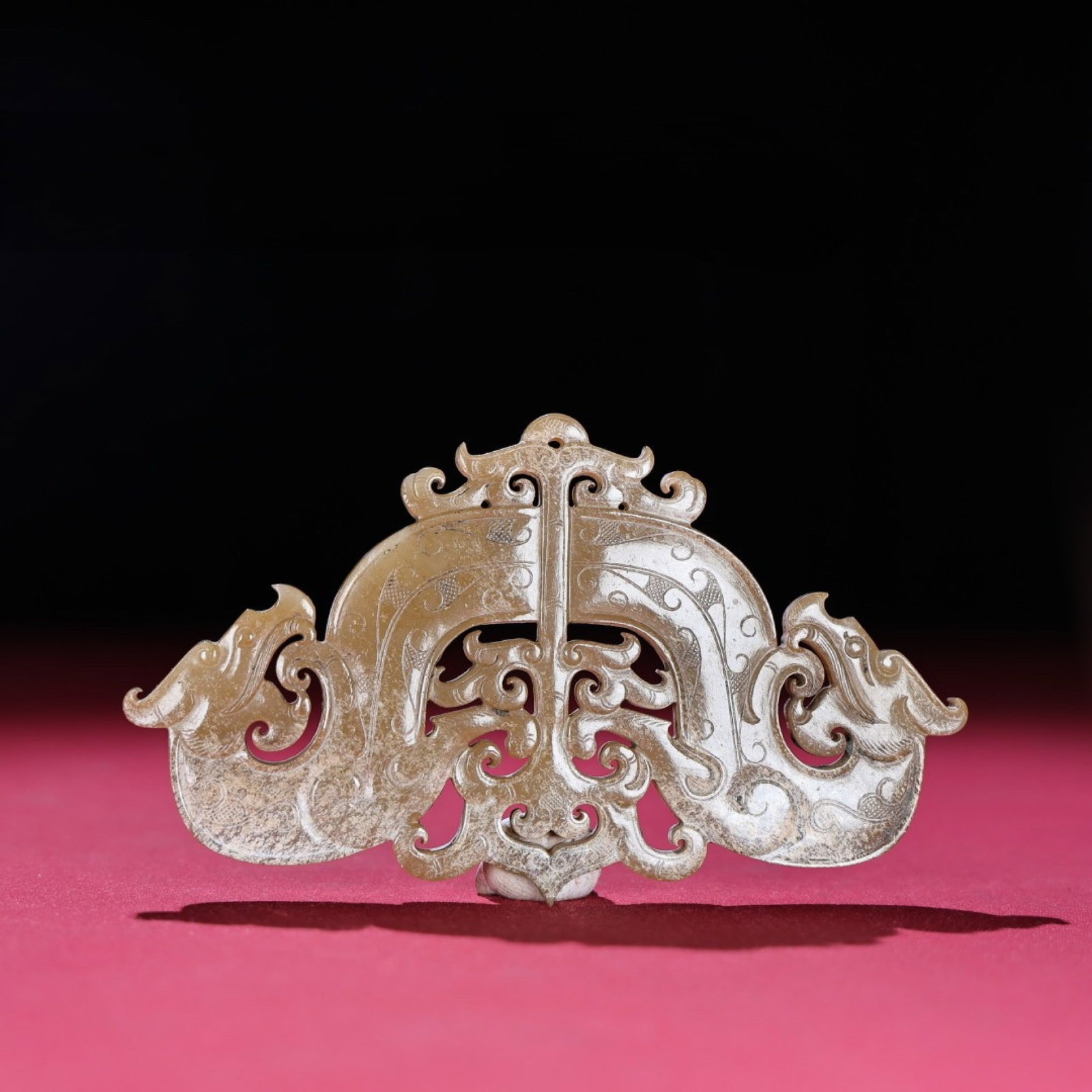 An Exquisite Archaic Jade Dragon Pendant: An Exquisite Archaic Jade Dragon Pendant,Ancient Time,China,Size:5.1inx3inx0.2in,Weight:79g 高古玉龙佩,中国远古时期