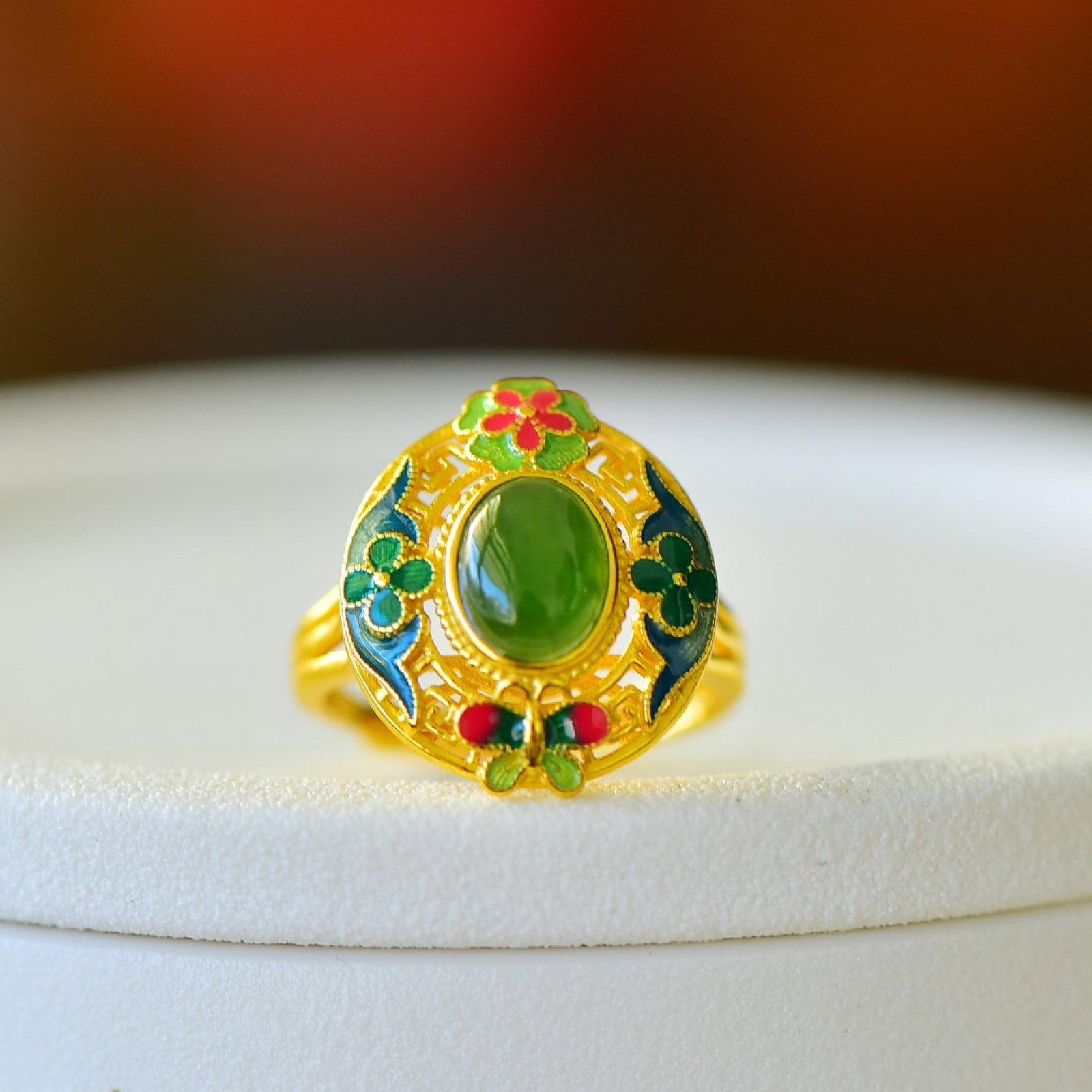 An Exquisite Sterling Silver-Gold Plated Inlaid Jasper Enamel Ring: An Exquisite Sterling Silver-Gold Plated Inlaid Jasper Enamel Ring,Size:0.2inx0.3in 纯银镀金镶碧玉珐琅戒指