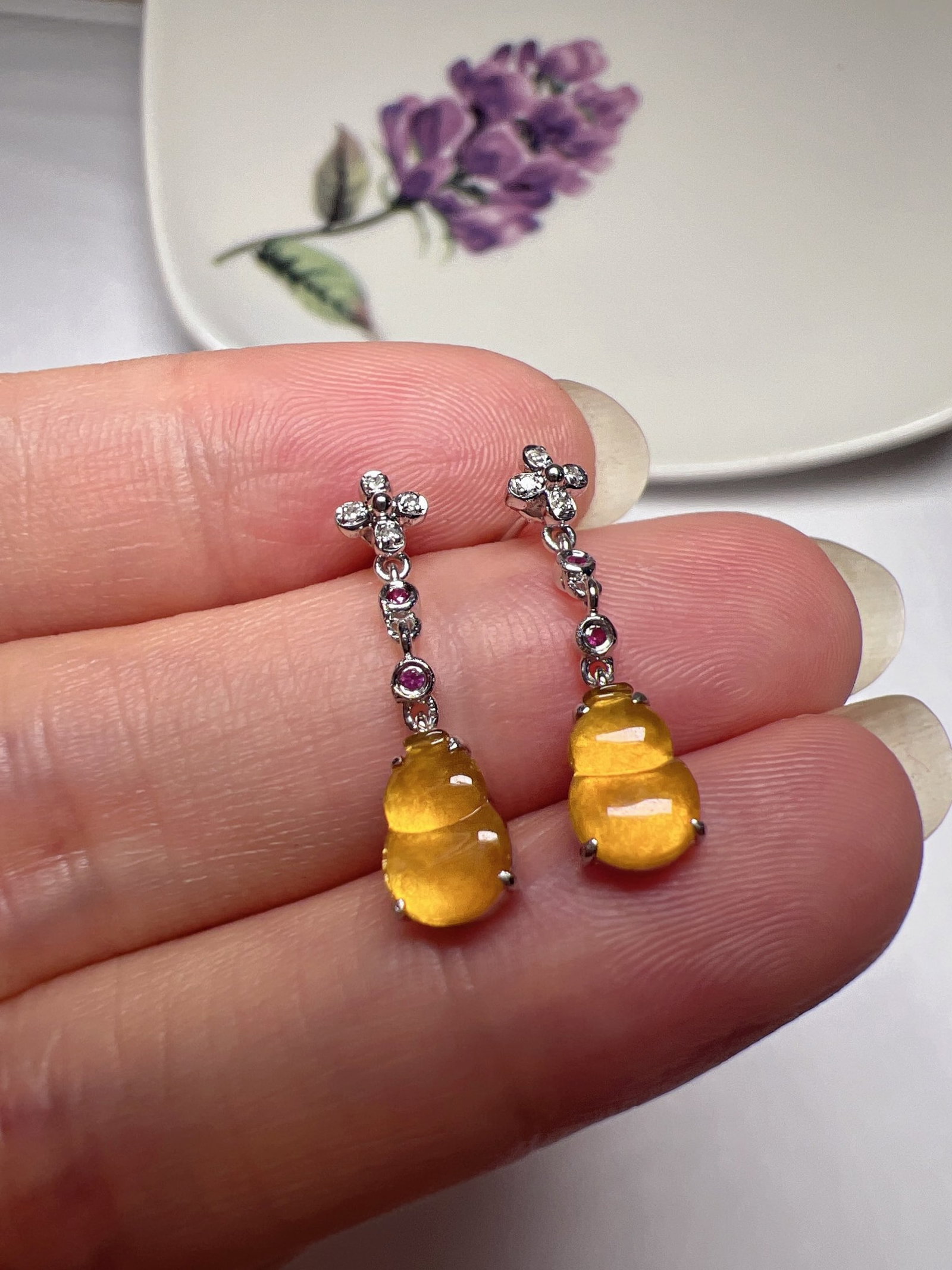 A Pair of Exquisite 18k Gold Diamond Inlaid Jadeite Earrings: A Pair of Exquisite 18k Gold Diamond Inlaid Jadeite Earrings,Size(Loose Stone):0.3inx0.2in 一对18k金钻镶嵌翡翠耳环