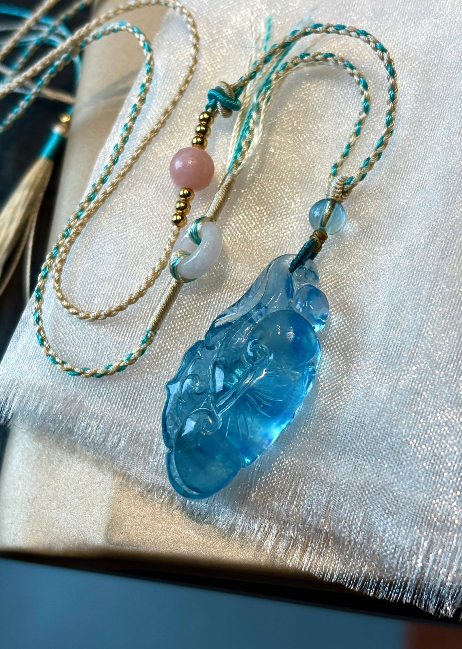 An Exquisite Aquamarine Pendant: An Exquisite Aquamarine Pendant,Size:1.4inx0.7inx0.4in,Weight:8g 海蓝宝挂件
