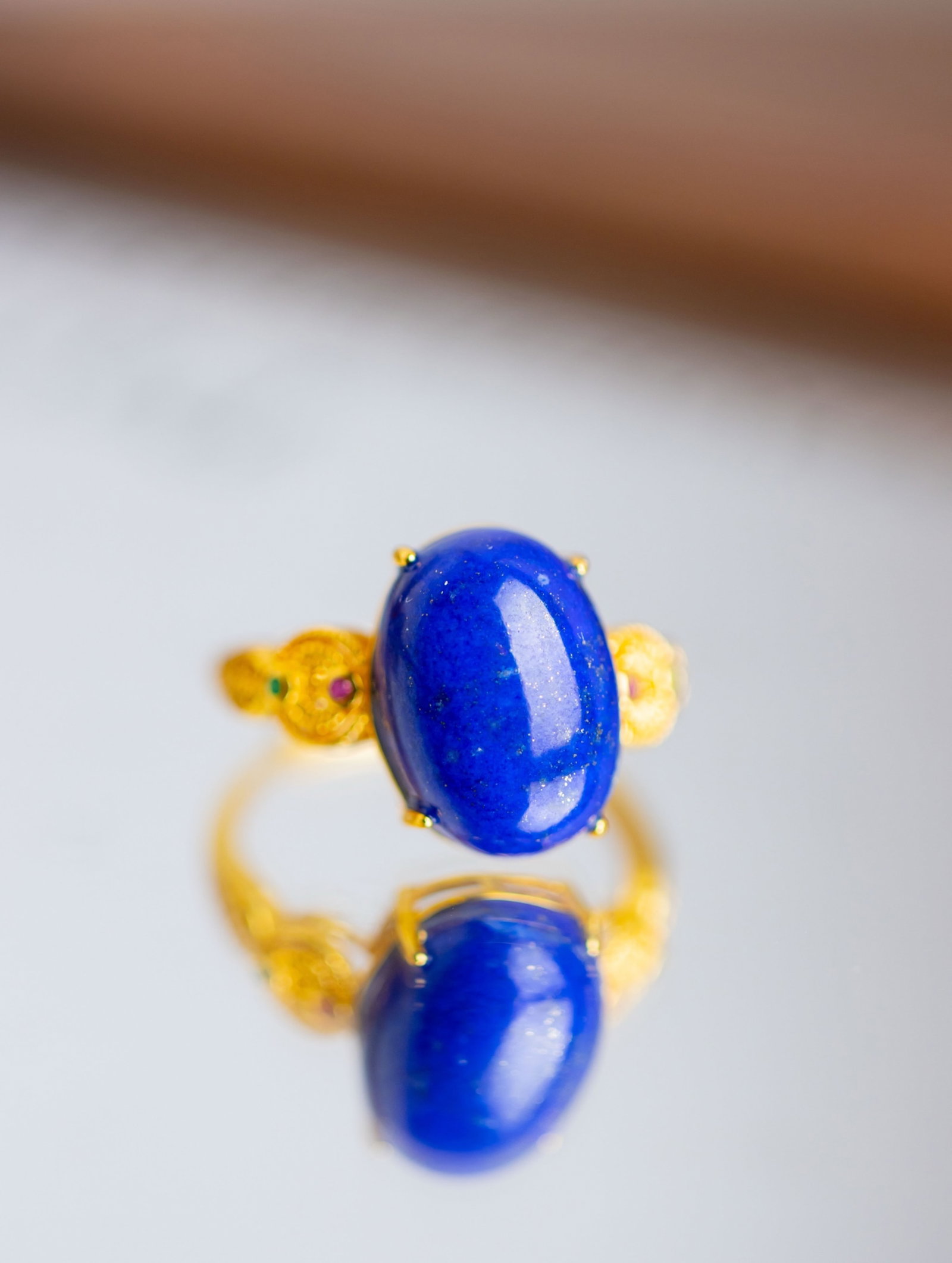 An Exquisite Sterling Silver-Gold Plated Inlaid Lapis Lazuli Ring: An Exquisite Sterling Silver-Gold Plated Inlaid Lapis Lazuli Ring 纯银镀金镶青金石戒指