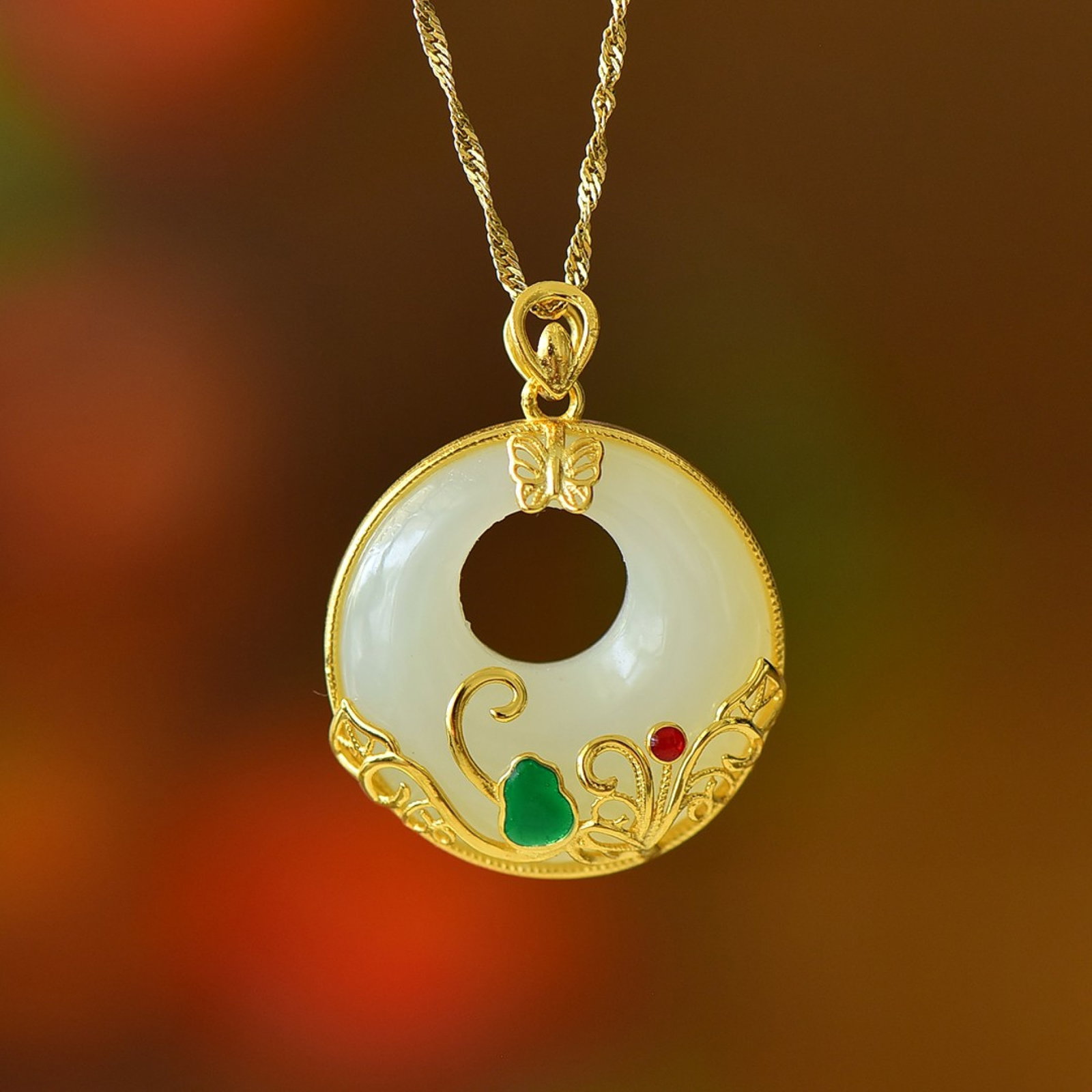An Exquisite Sterling Silver-Gold Plated Inlaid White Jade Pendant: An Exquisite Sterling Silver-Gold Plated Inlaid White Jade Pendant,Size:0.9inx0.9in 纯银镀金镶白玉吊坠