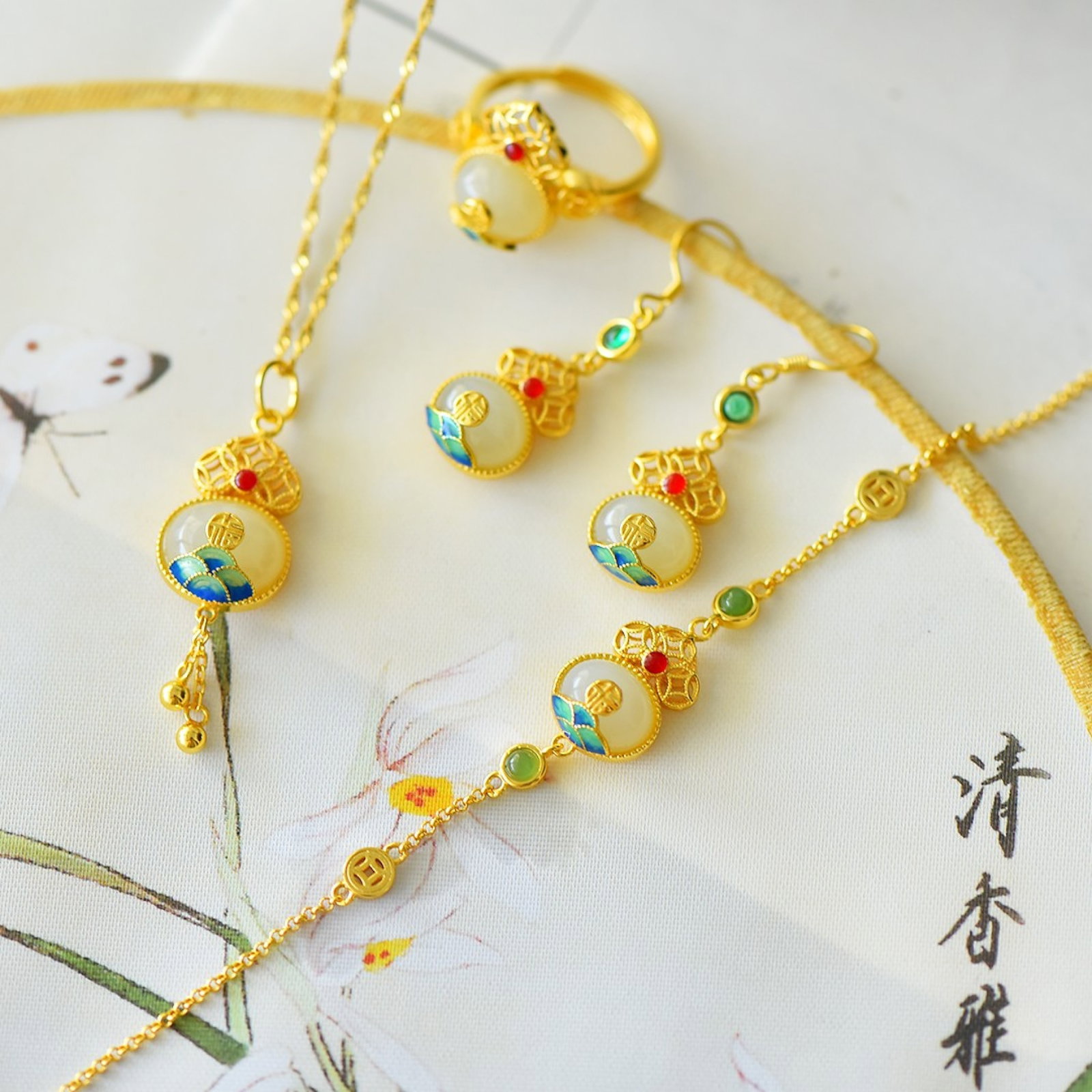 A Set of Fine Sterling Silver-Gold Plated Inlaid White Jade Jewelrys: A Set of Fine Sterling Silver-Gold Plated Inlaid White Jade Jewelrys 一套纯银镀金镶白玉首饰