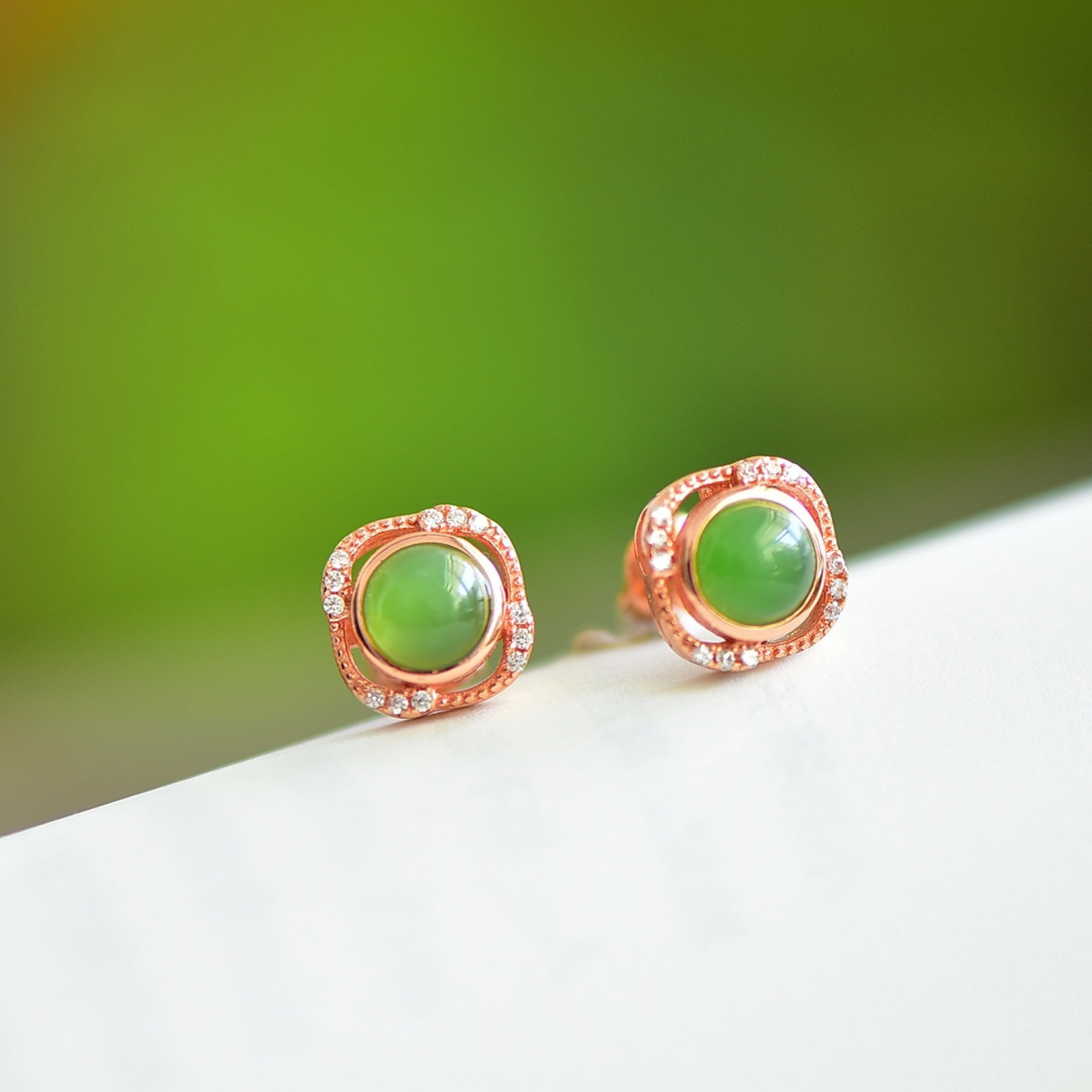 A Pair of Exquisite Sterling Silver-Gold Plated Inlaid Jasper Earrings,Inlaid Diamond: A Pair of Exquisite Sterling Silver-Gold Plated Inlaid Jasper Earrings,Inlaid Diamond 一对纯银镀金镶碧玉耳环,嵌钻石
