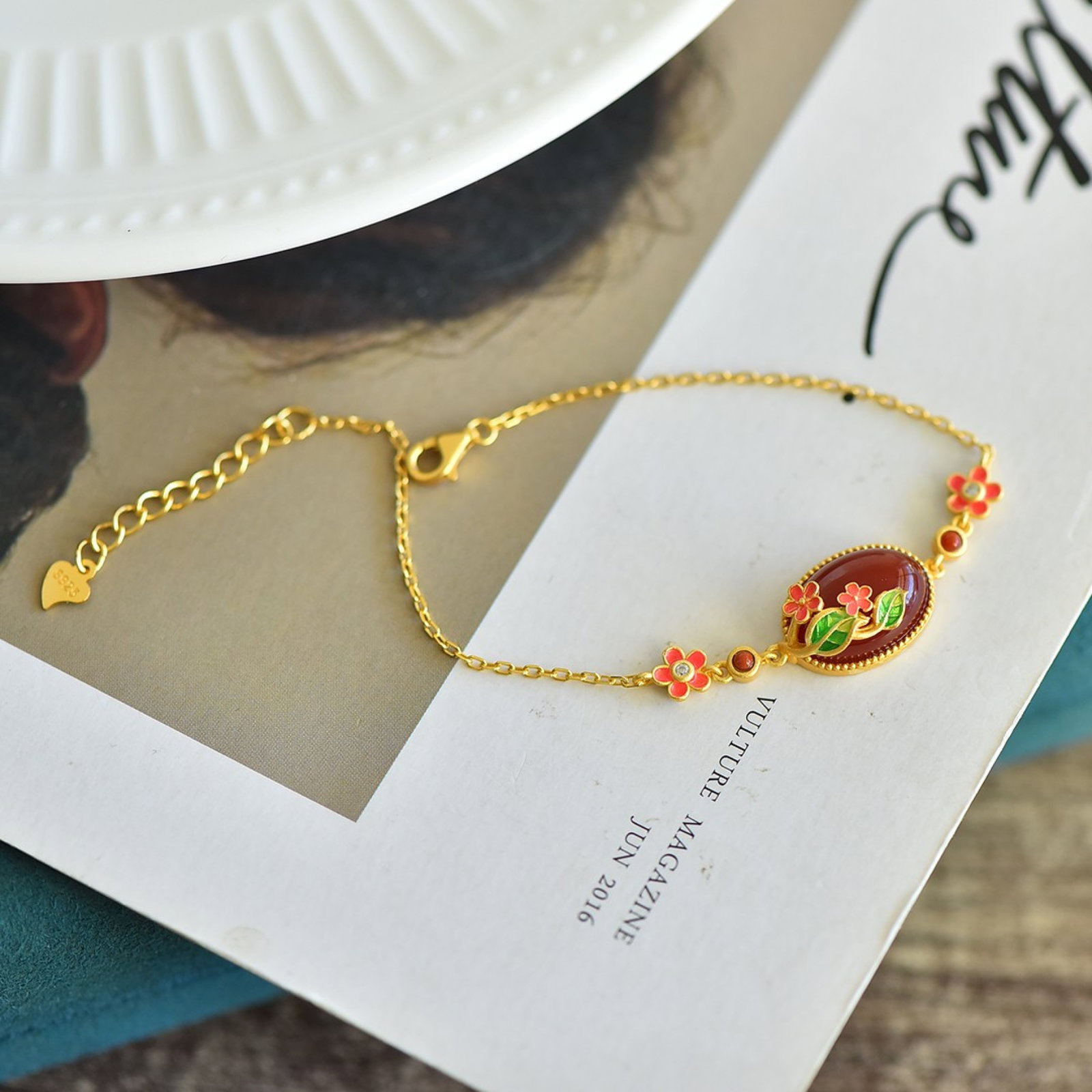 An Exquisite Sterling Silver-Gold Plated Inlaid Red Agate Bracelet: An Exquisite Sterling Silver-Gold Plated Inlaid Red Agate Bracelet,Size:0.4inx0.6in 纯银镀金镶红玛瑙手链