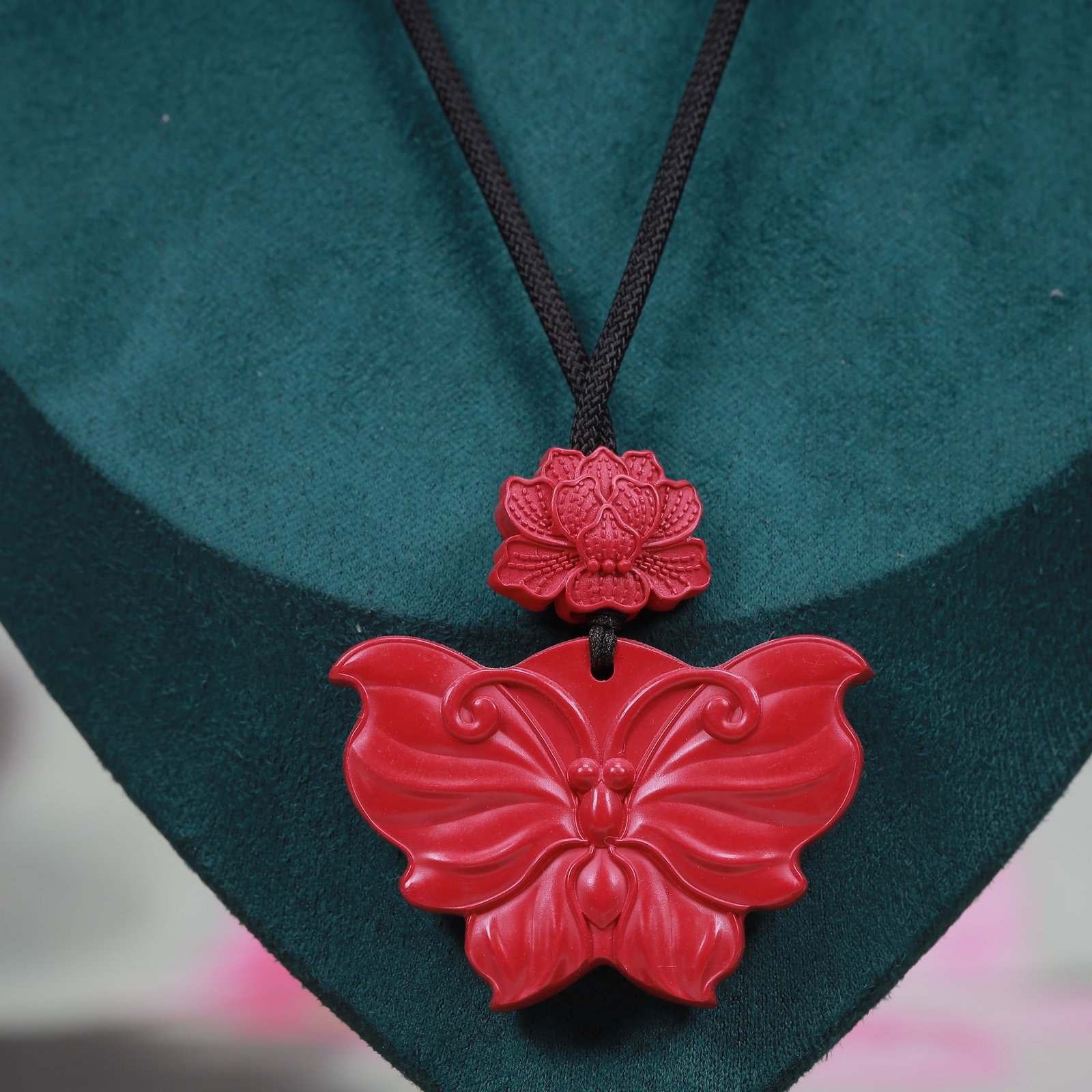 An Exquisite Cinnabar Butterfly Pattern Pendant - 3