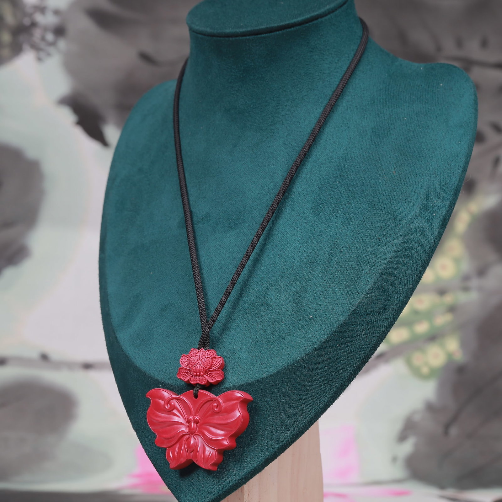 An Exquisite Cinnabar Butterfly Pattern Pendant - 4
