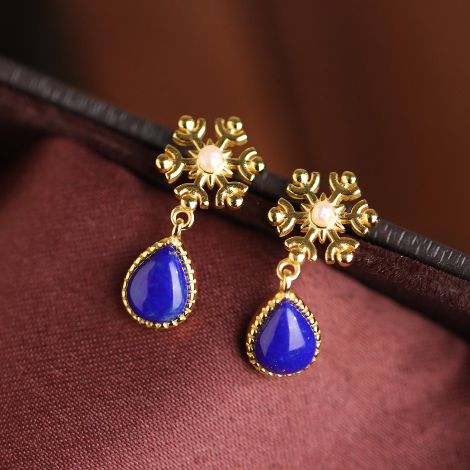A Pair of Exquisite Sterling Silver-Gold Plated Inlaid Lapis Lazuli Earrings,Inlaid Pearls: A Pair of Exquisite Sterling Silver-Gold Plated Inlaid Lapis Lazuli Earrings,Inlaid Pearls