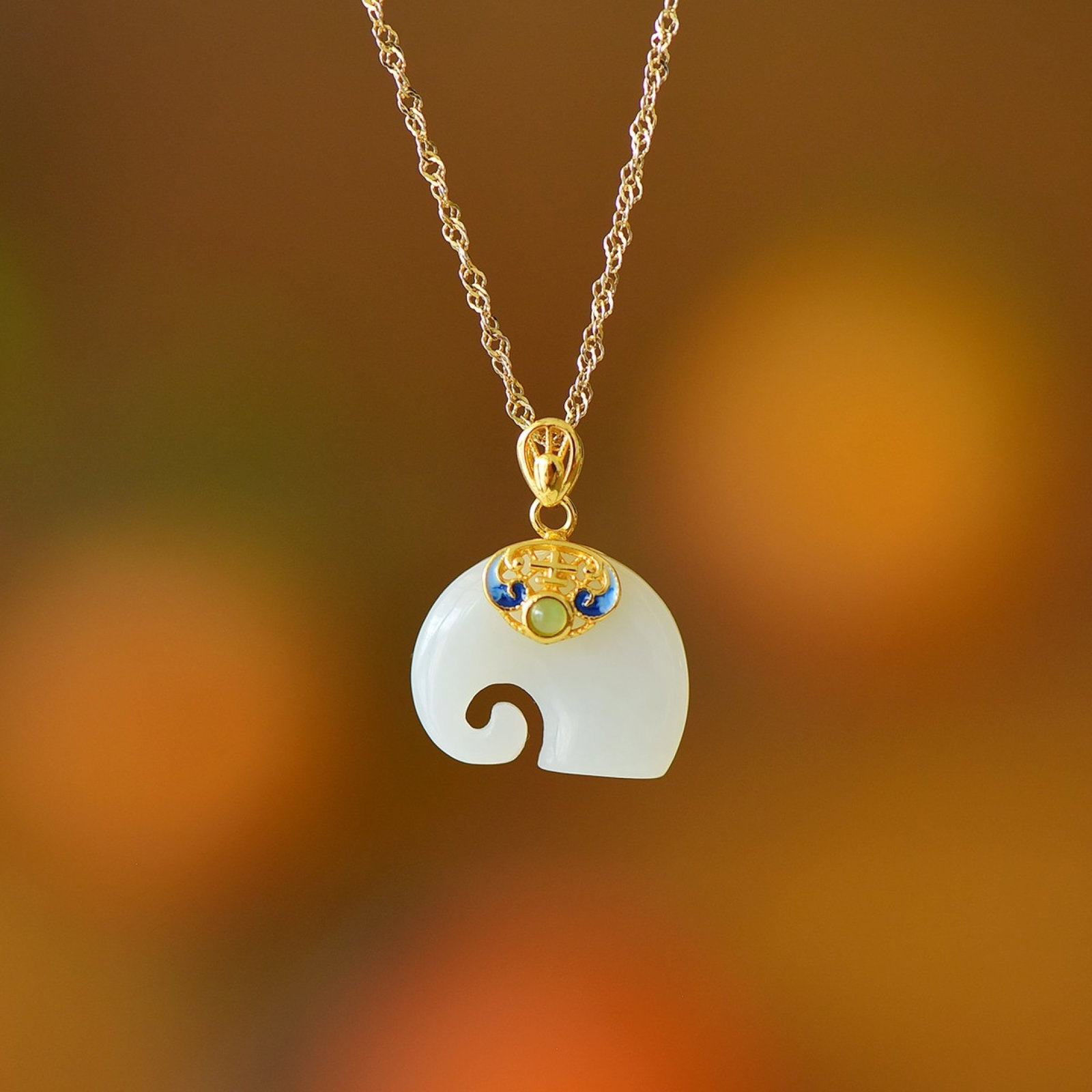 An Exquisite Sterling Silver-Gold Plated Inlaid White Jade Pendant: An Exquisite Sterling Silver-Gold Plated Inlaid White Jade Pendant,Size:0.6inx0.7in 纯银镀金镶白玉吊坠