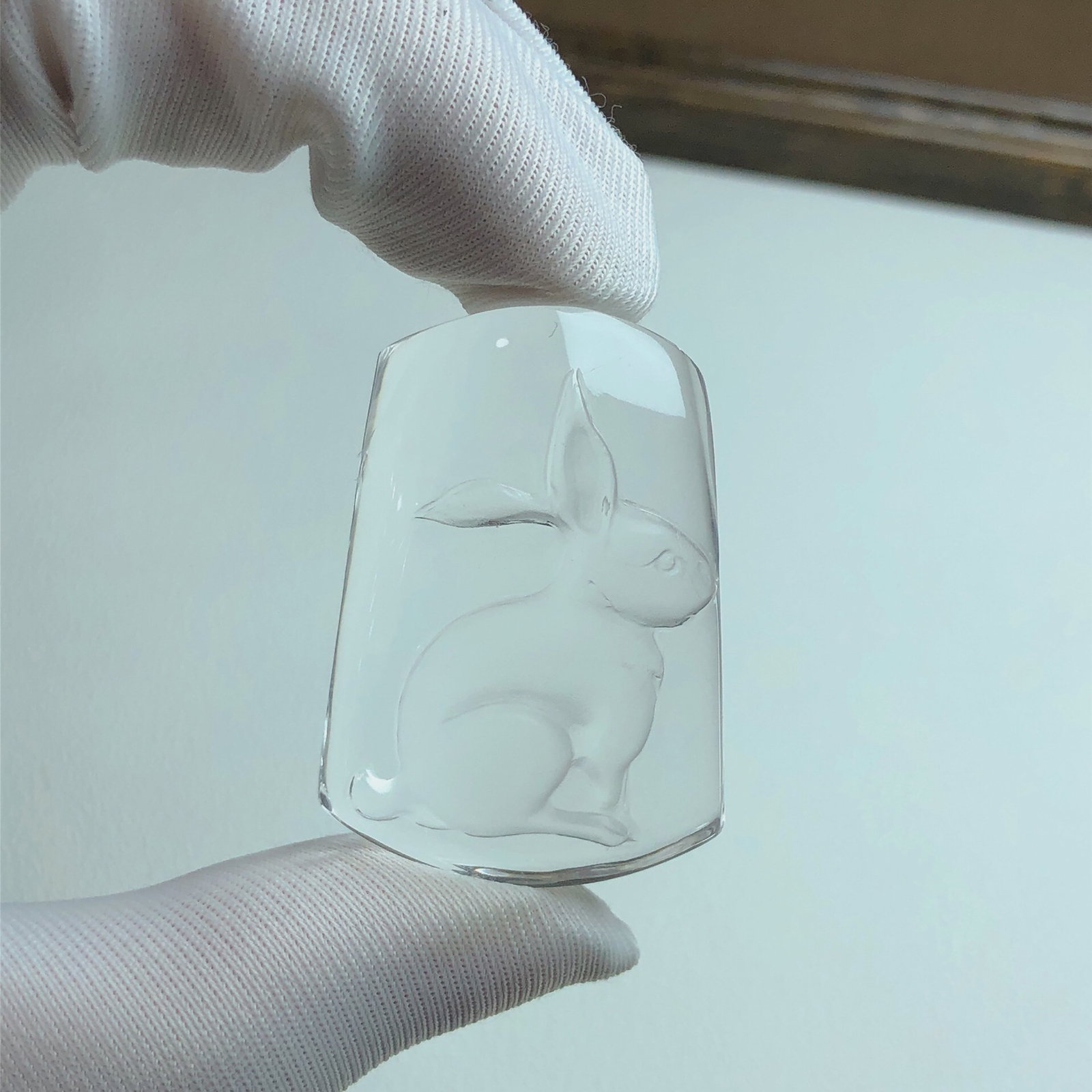An Exquisite Crystal Rabbit Pattern Pendant: An Exquisite Crystal Rabbit Pattern Pendant,Size:1.5inx1inx0.5in,Weight:20.8g 水晶兔子纹挂件