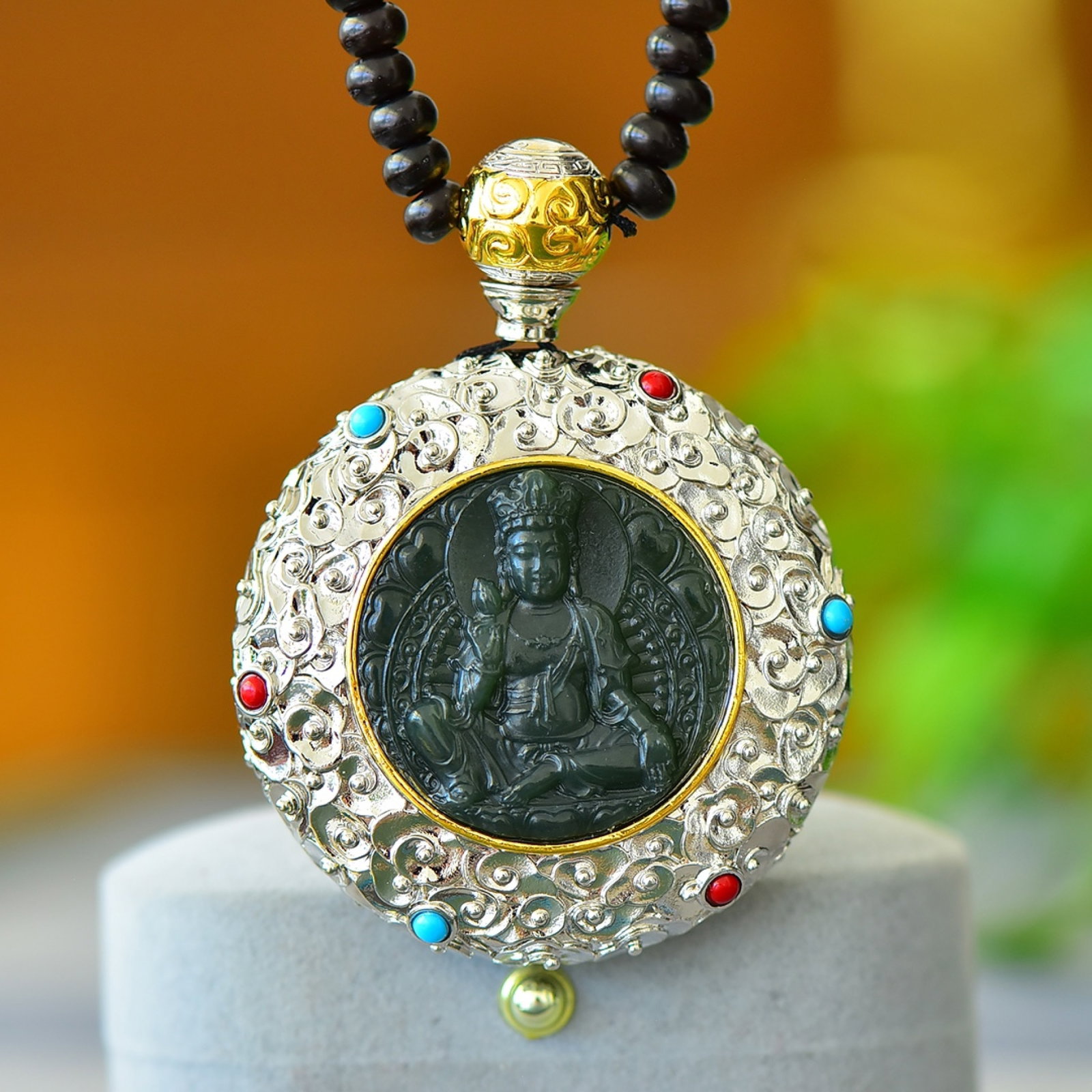 An Exquisite Bronze Inlaid Green Jade Statue of Tara Necklace: An Exquisite Bronze Inlaid Green Jade Statue of Tara Necklace,Size:1.2inx1.2in 铜镶青玉度母像项链