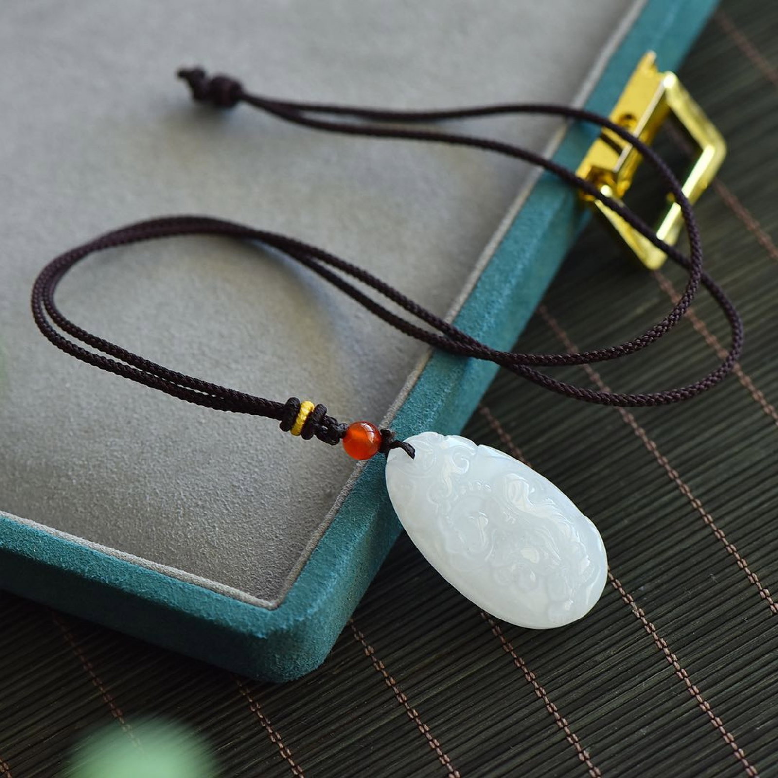 An Exquisite White Jade Tiger Pattern Pendant - 5