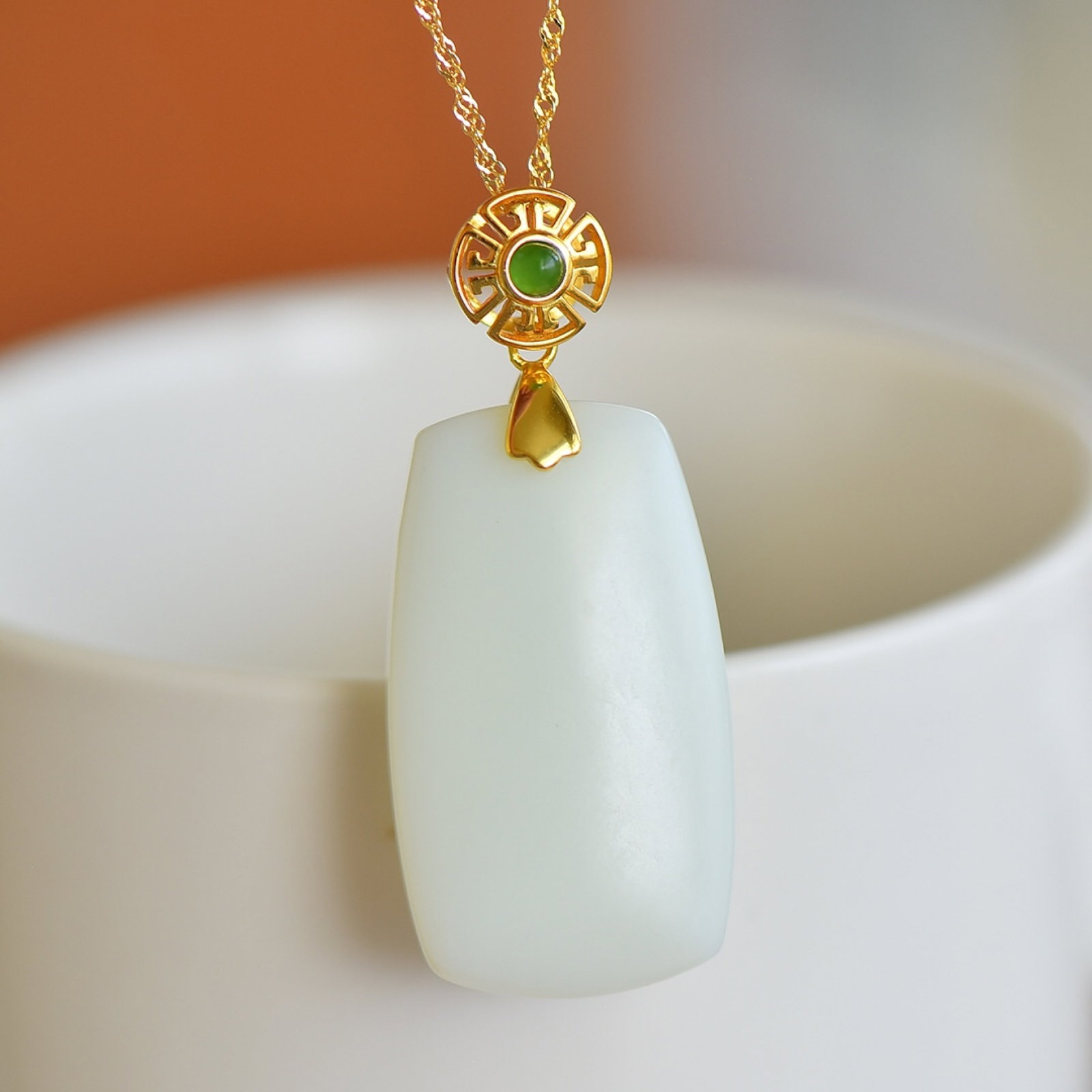 An Exquisite Sterling Silver-Gold Plated Inlaid White Jade Pendant: An Exquisite Sterling Silver-Gold Plated Inlaid White Jade Pendant , Size :0.8inx1.4in 纯银镀金镶白玉吊坠,尺寸:0.8inx1.4in