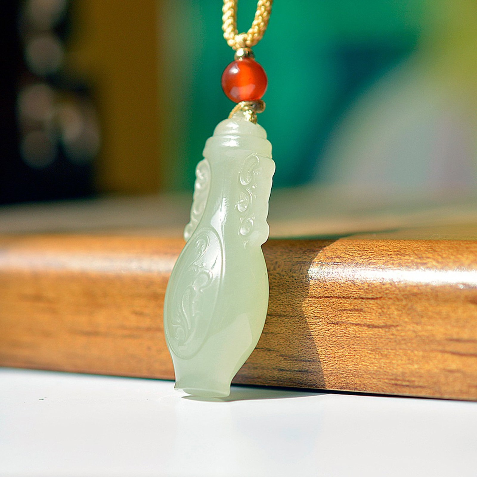 An Exquisite White Jade Vase Pendant - 2