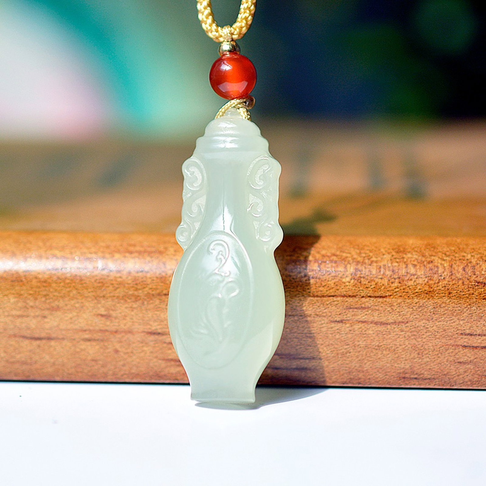 An Exquisite White Jade Vase Pendant - 3