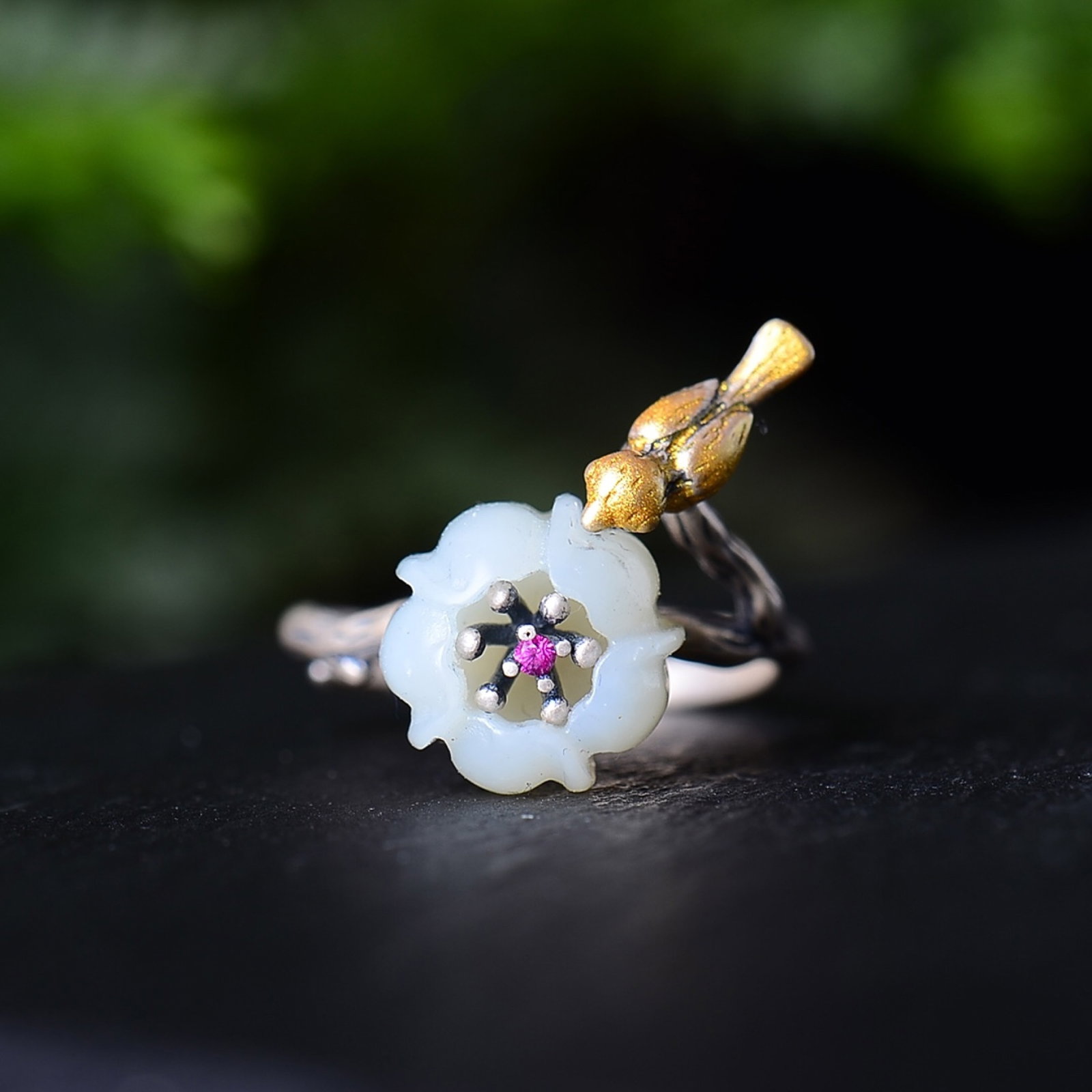 An Exquisite Sterling Silver-Gold Plated Inlaid White Jade Ring: An Exquisite Sterling Silver-Gold Plated Inlaid White Jade Ring,Size:0.4inx0.4in 纯银镀金镶白玉戒指
