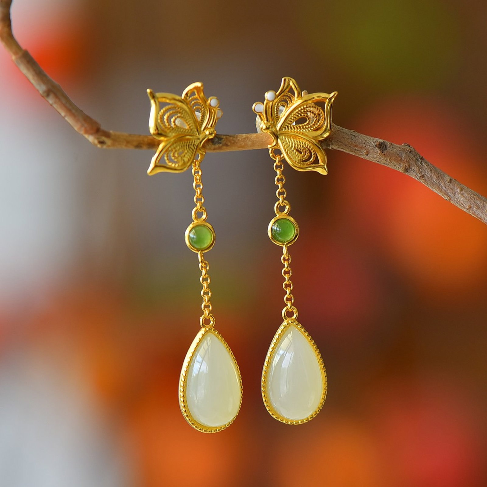 A Pair of Exquisite Sterling Silver-Gold Plated Inlaid White Jade Earrings: A Pair of Exquisite Sterling Silver-Gold Plated Inlaid White Jade Earrings,Size:0.3inx0.6in 一对纯银镀金镶白玉耳环