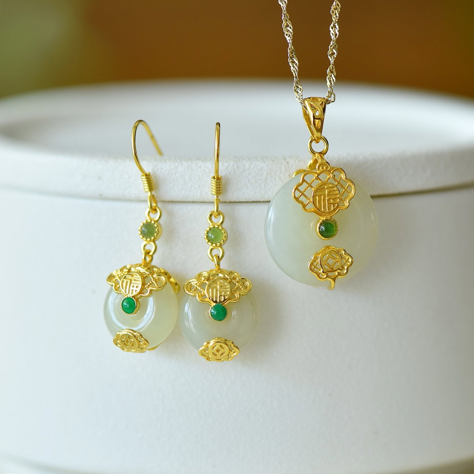 A Set of Fine Sterling Silver-Gold Plated Inlaid White Jade Jewelrys: A Set of Fine Sterling Silver-Gold Plated Inlaid White Jade Jewelrys 一套纯银镀金镶白玉首饰