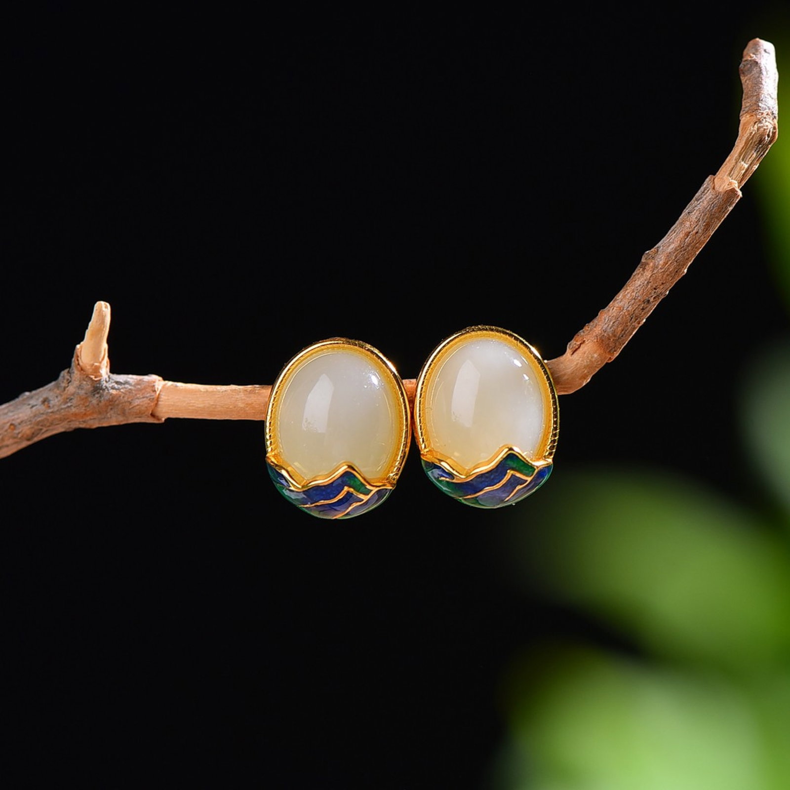 A Pair of Exquisite Sterling Silver-Gold Plated Inlaid White Jade Enamel Earrings: A Pair of Exquisite Sterling Silver-Gold Plated Inlaid White Jade Enamel Earrings,Size:0.3inx0.4in