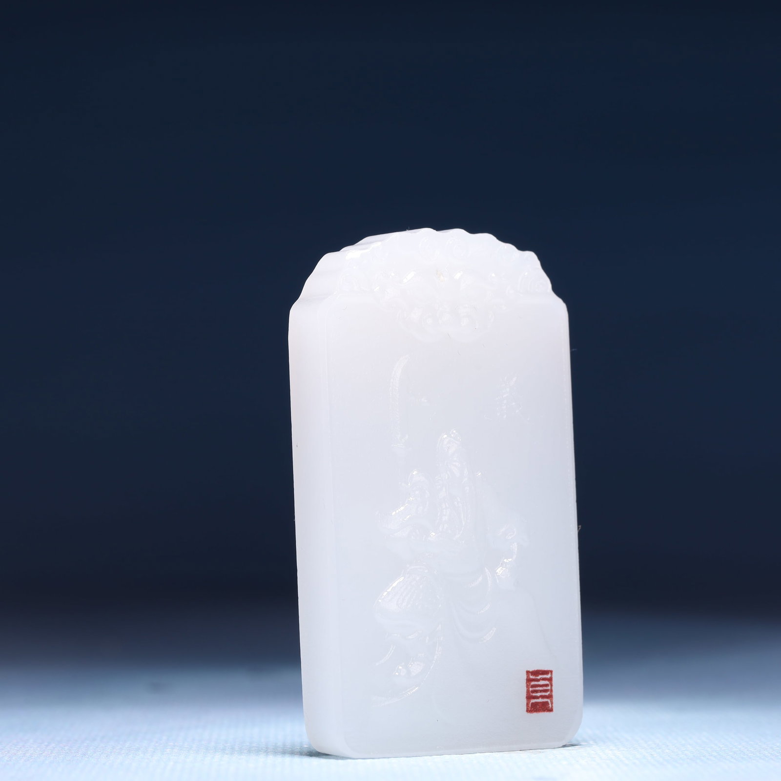 An Exquisite White Jade Figure Pattern Pendant - 3