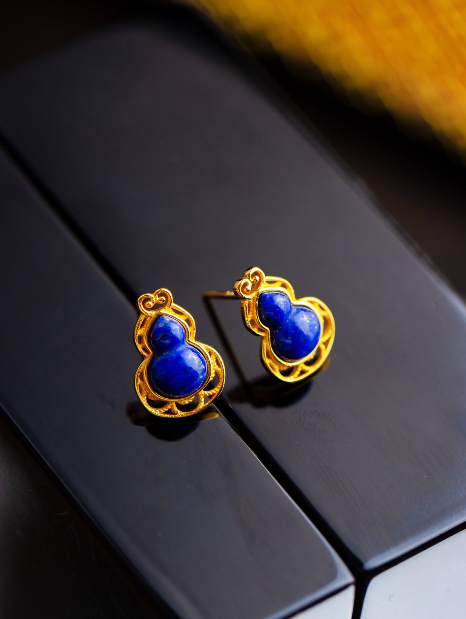 A Pair of Exquisite Sterling Silver-Gold Plated Inlaid Lapis Lazuli Gourd Earrings: A Pair of Exquisite Sterling Silver-Gold Plated Inlaid Lapis Lazuli Gourd Earrings 一对纯银镀金镶青金石葫芦耳钉