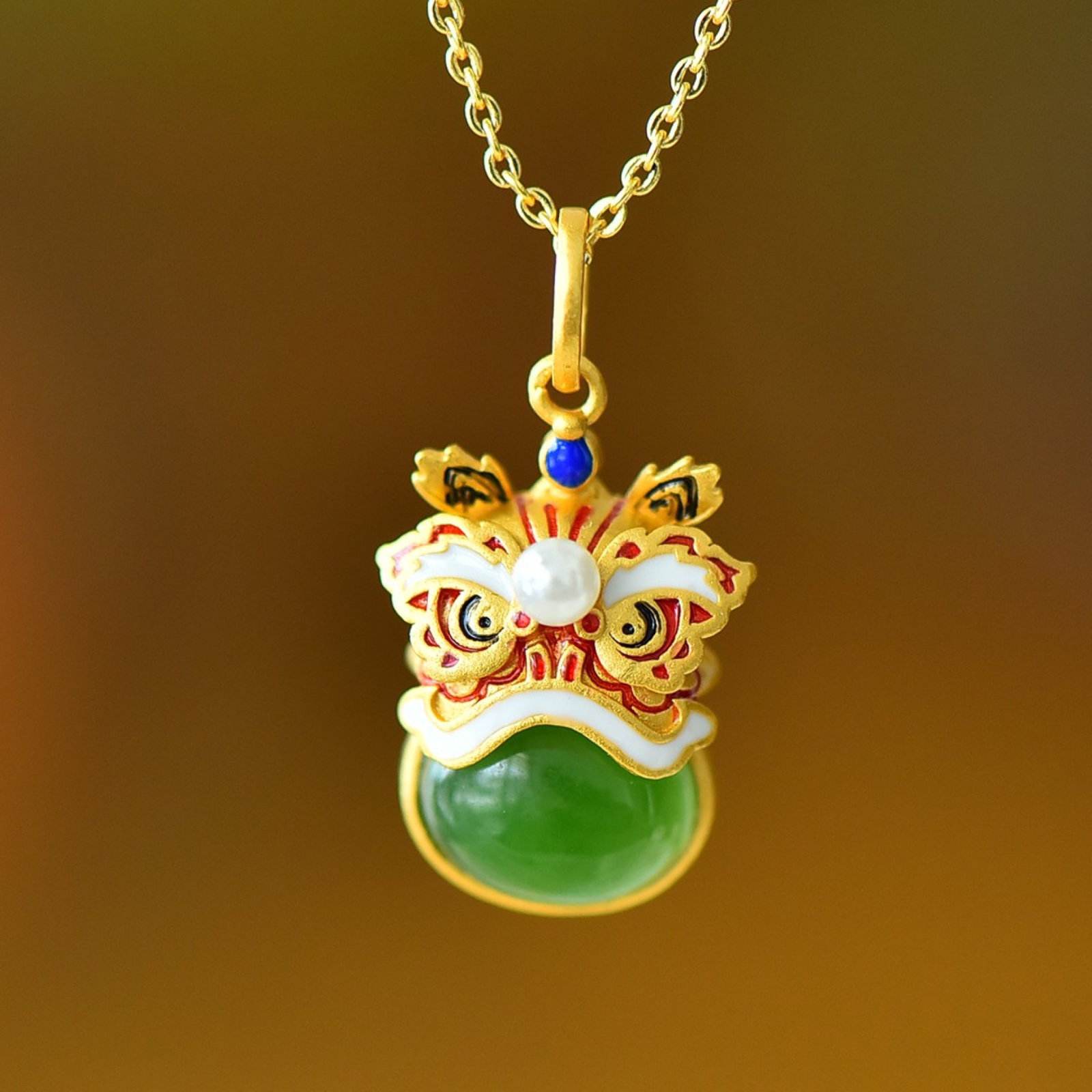 An Exquisite Sterling Silver-Gold Plated Inlaid Jasper Pendant: An Exquisite Sterling Silver-Gold Plated Inlaid Jasper Pendant,Size:0.3inx0.4in 纯银镀金镶碧玉吊坠