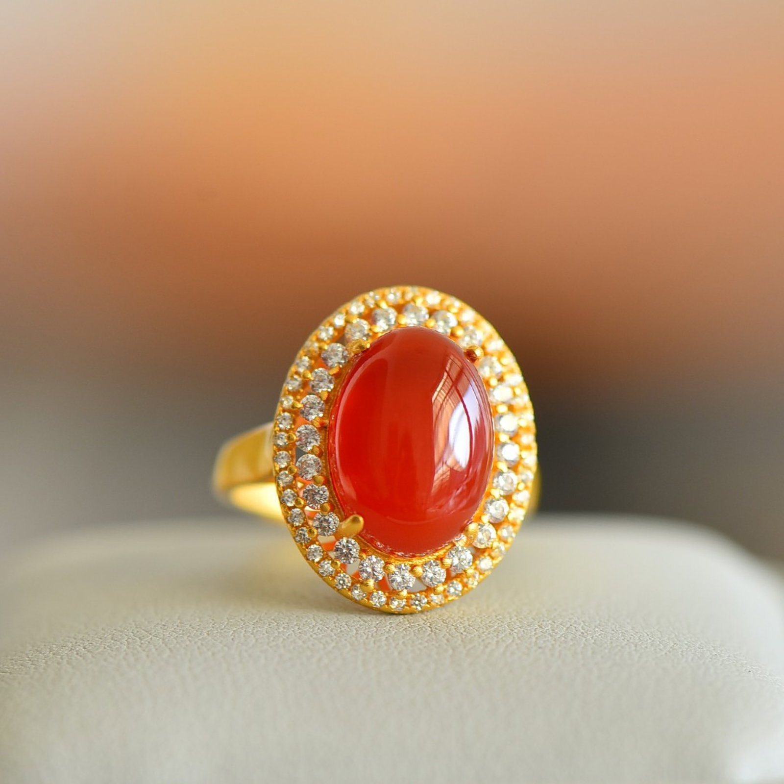An Exquisite Sterling Silver-Gold Plated Inlaid Agate Ring,Inlaid Diamond: An Exquisite Sterling Silver-Gold Plated Inlaid Agate Ring,Inlaid Diamond,Size:0.4inx0.6in 纯银镀金镶玛瑙戒指,嵌钻石
