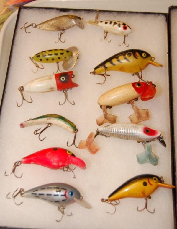 Lot of 11 Lures incl. Jitterbug, Heddon, Cordell: All lures for ONE $! Wow..you can't go wrong here, incl Jitterbug, a few Cordell lures incl. Big O, Heddon River RUnt, and MORE! See pics for more detail.