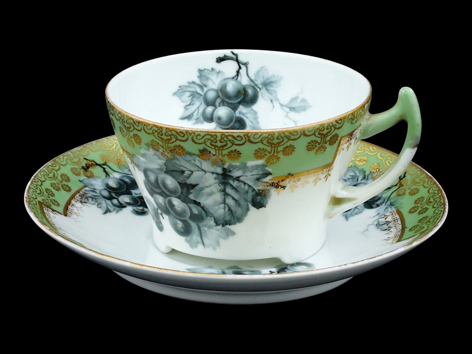 IMPERIAL RUSSIAN KUZNETSOV PORCELAIN TEACUP SET (1 of 16)