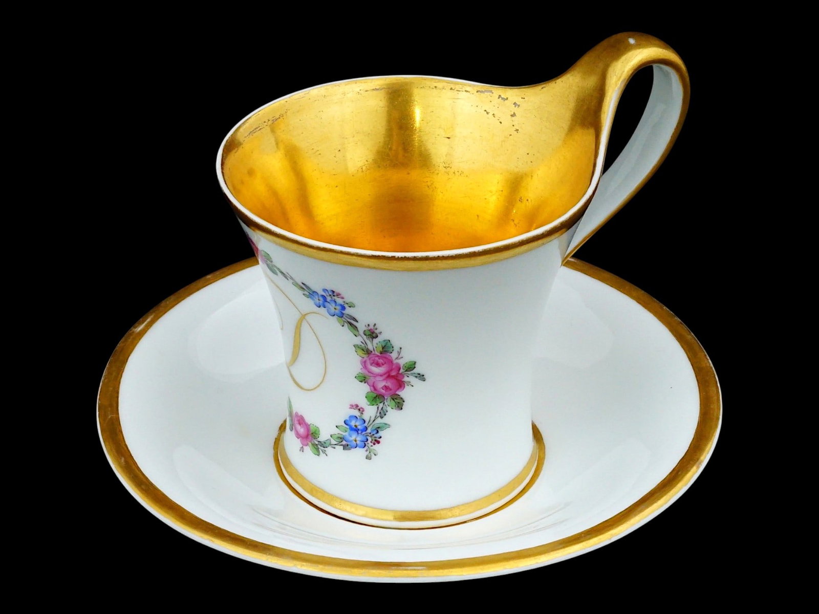 KPM BERLIN MONOGRAM PORCELAIN CUP SET DATED 1818: An exceptional, museum-quality German porcelain presentation cup and saucer by KPM Berlin, definitively dated 1818. The flared cup features a sweeping, elevated handle and a luxurious solid gold inter