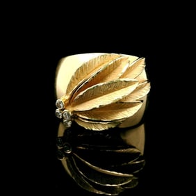 14k Yellow Gold and Diamond Heavy Floral Band Ring Size 7