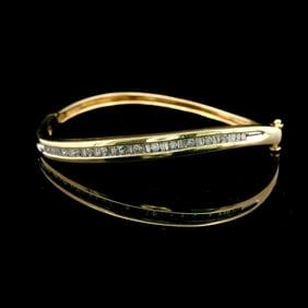 14k Yellow Gold and 1cttw Diamond Curved Bangle Bracelet 7.25"