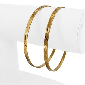 Pair of 18k Yellow Gold Solid Vintage Diamond Cut Bangle Bracelets 7.75"
