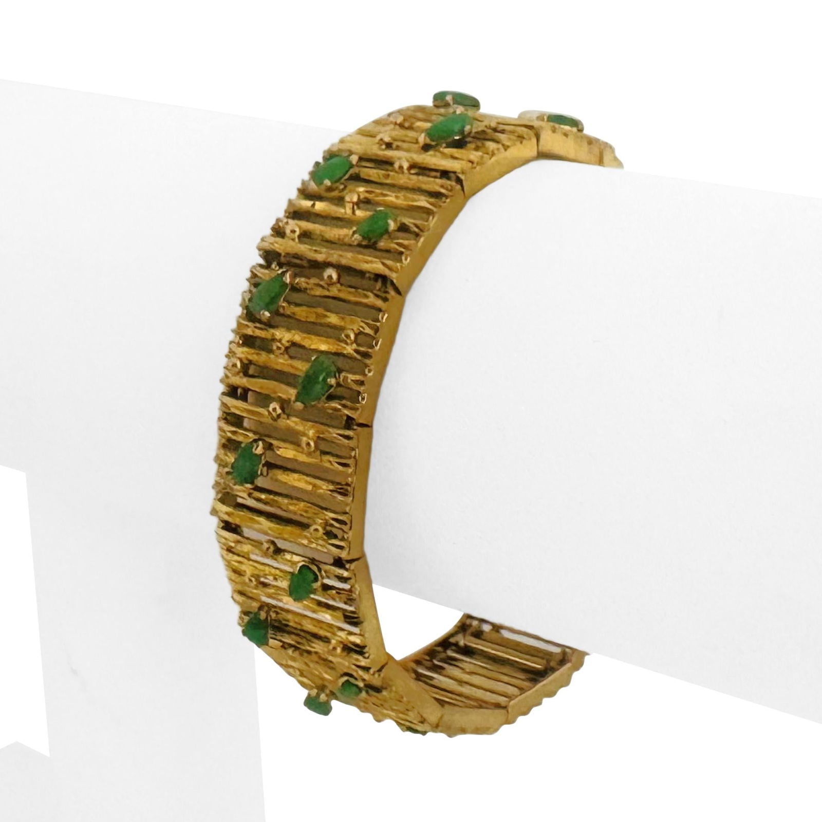 14k Yellow Gold and Cabochon Jade 28g Vintage Bar: Condition: Excellent Condition, Professionally Cleaned Metal: 14k Gold (Marked, and Professionally Tested) Weight: 28.1g Gemstone: Pear Cabochon Jade Length: 7 Inches Width: 15mm Closure: Box Tab Inse