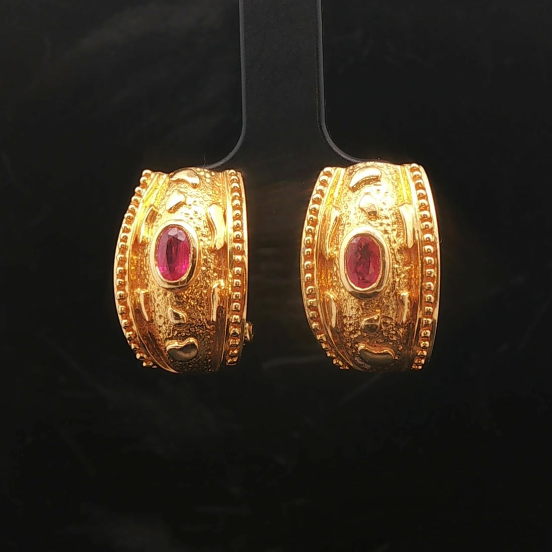 22k Yellow Gold and Ruby 13.4g Solid Vintage Hugg (1 of 6)