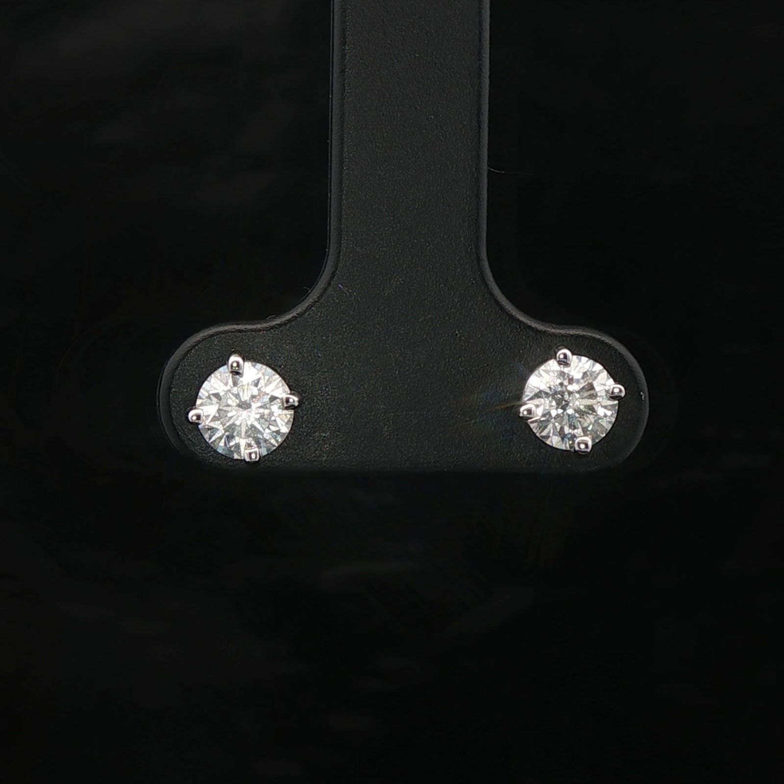 Brand New 0.75cttw Natural Diamond Stud Earrings (1 of 7)
