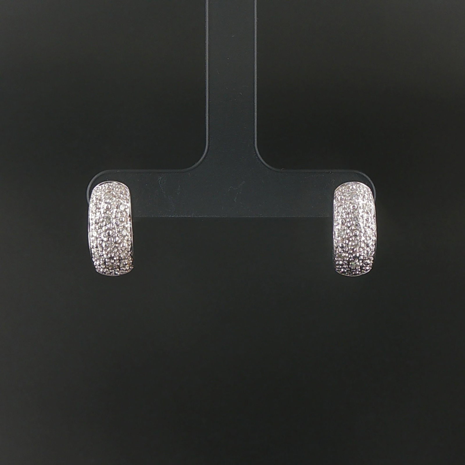 14k White Gold and 0.20cttw Diamond Huggie Earrings: Condition: Excellent Condition, Professionally Cleaned Metal: 14k Gold (Marked, and Professionally Tested) Weight: 4.6g Diamonds: 0.20cttw Round Cut Natural Diamonds Length: 0.55 Inches Width: 0.25 In