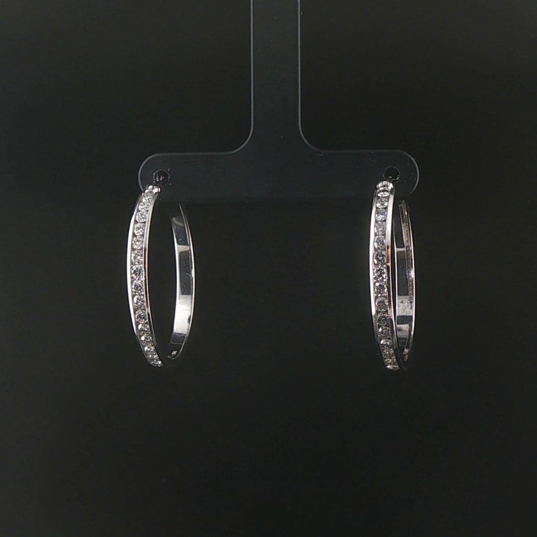 14k White Gold and 1cttw Diamond Hoop Earrings 1": Condition: Excellent Condition, Professionally Cleaned Metal: 14k Gold (Marked, and Professionally Tested) Weight: 6.5g Diamonds: 1cttw Round Cut Natural Diamonds Diamond Color and Clarity: H-I and Si
