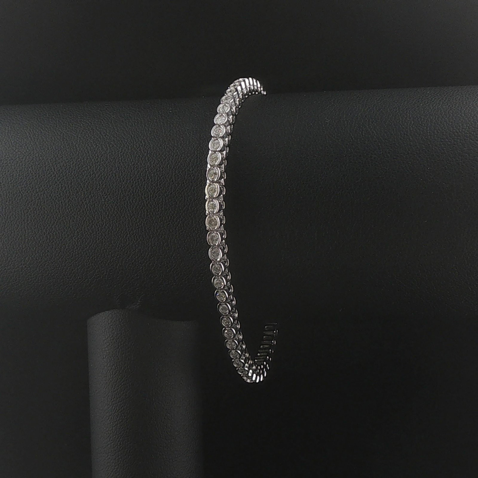 14k White Gold and 2.5cttw Bezel Set Diamond Tennis Bracelet 7.25": Condition: Excellent Condition, Professionally Cleaned Metal: 14k Gold (Marked, and Professionally Tested) Weight: 14g Diamonds: 2.5cttw Bezel Set Round Cut Natural Diamonds Length: 7.25 Inches Width:
