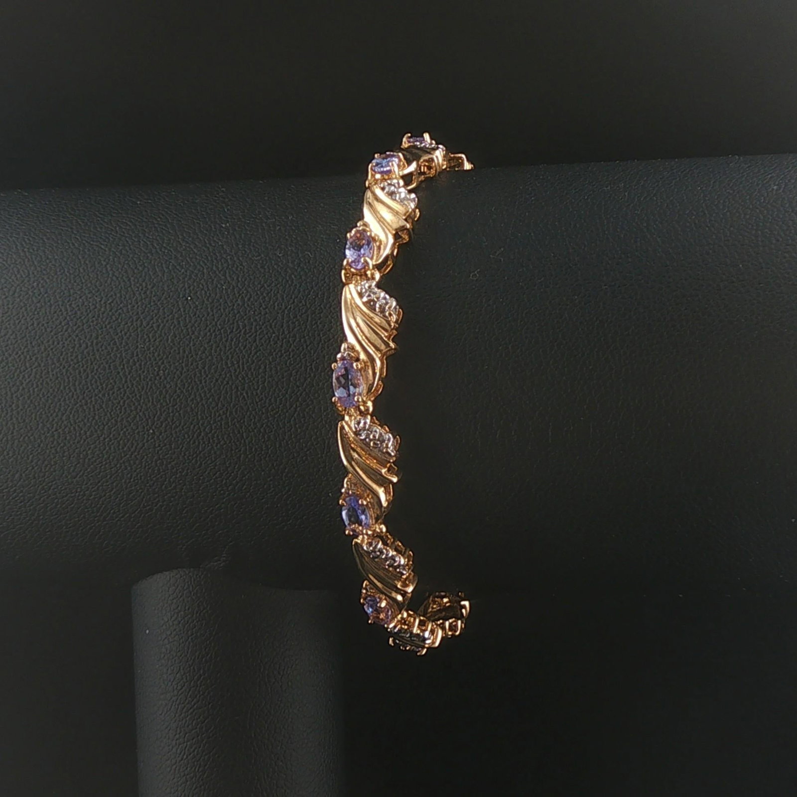 14k Yellow and White Gold Tanzanite and Diamond Fancy Link Bracelet 7": Condition: Excellent Condition, Professionally Cleaned Metal: 14k Gold (Marked, and Professionally Tested) Weight: 11.3g Gemstones: Oval Cut Tanzanites Diamonds: 0.36cttw Round Small Natural Diamonds 