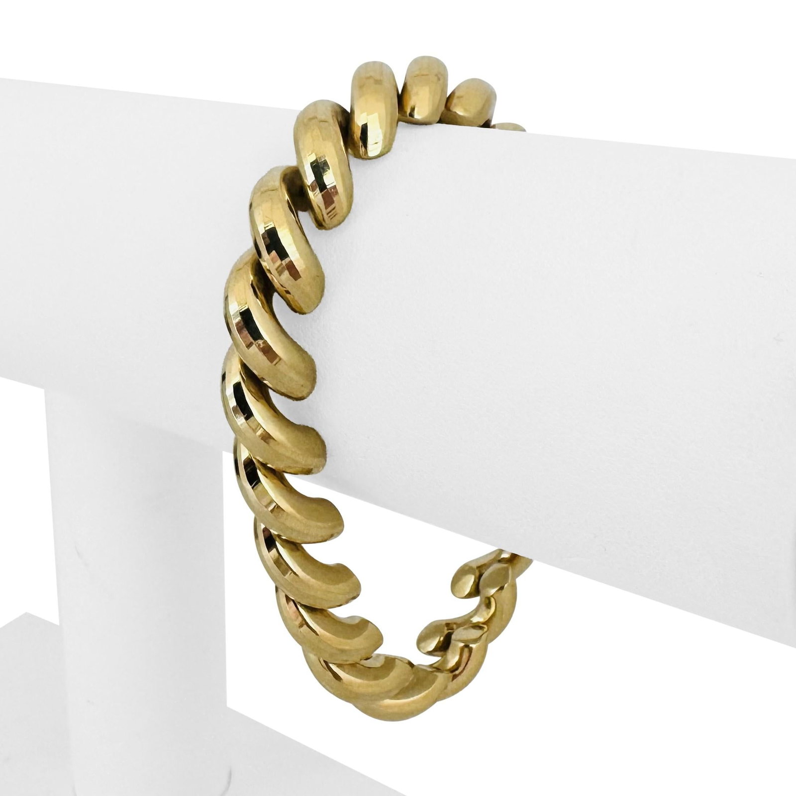 14k Yellow Gold Ladies Beveled San Marco Link Bracelet 7": Condition: Excellent Condition, Professionally Cleaned Metal: 14k Gold (Marked, and Professionally Tested) Weight: 18.6g Length: 7 Inches Width: 9.5mm Closure: Box Tab Insert with Safety Latch Marking