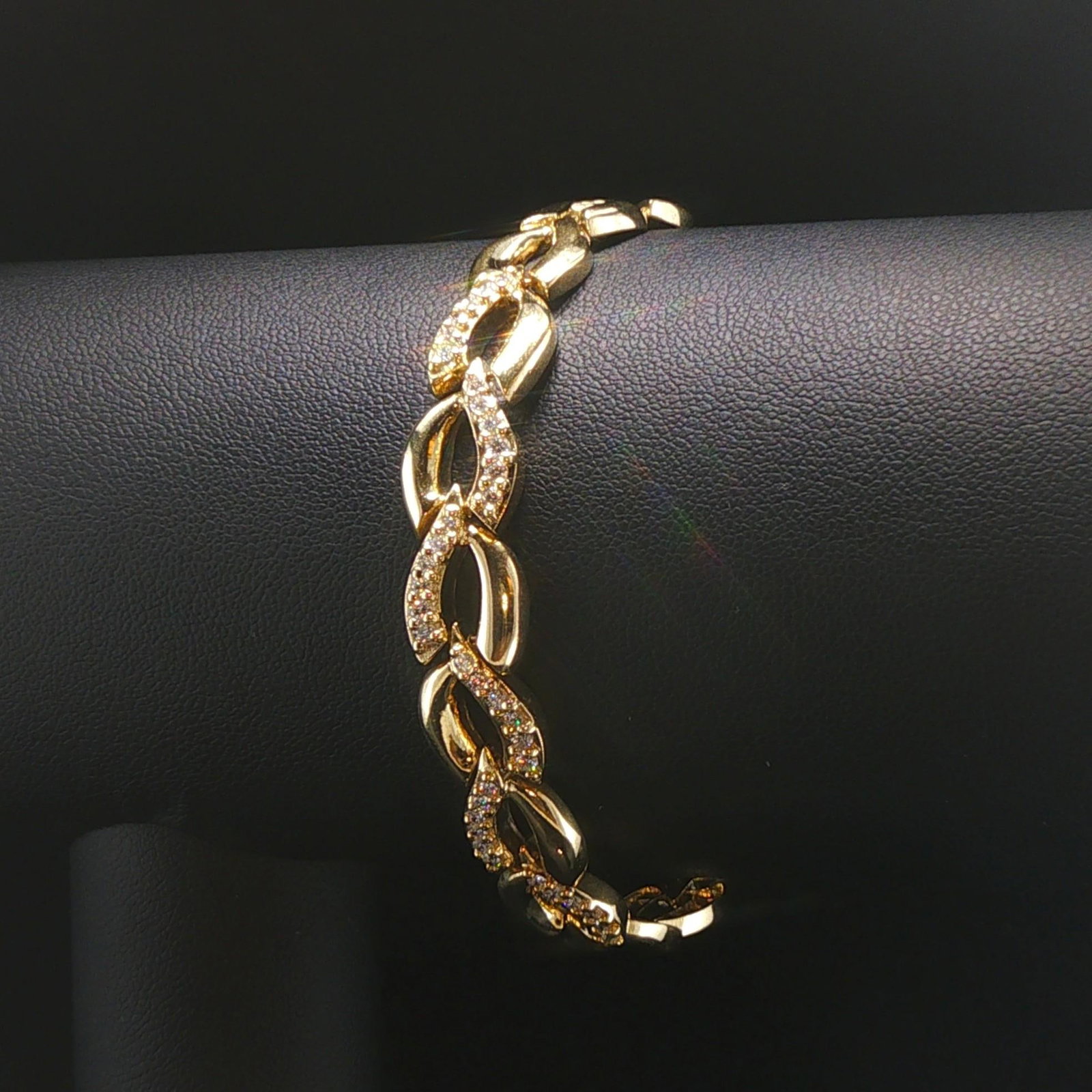 14k Yellow Gold Solid Ladies 1cttw Diamond Fancy Link Bracelet 7": Condition: Excellent Condition, Professionally Cleaned Metal: 14k Gold (Marked, and Professionally Tested) Weight: 23.7g Diamonds: 1cttw Round Cut Natural Diamonds Length: 7 Inches Width: 10mm Closure