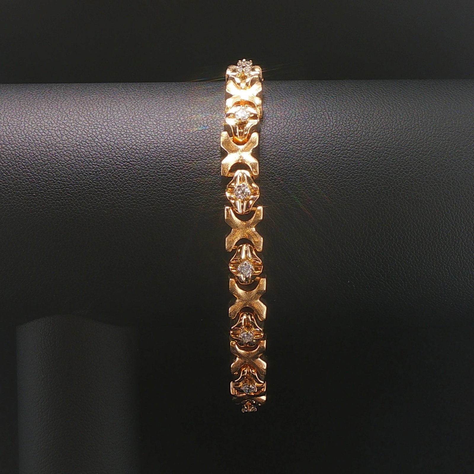 14k Yellow Gold Solid Heavy Ladies Diamond Fancy X Link Bracelet 7.5": Condition: Excellent Condition, Professionally Cleaned Metal: 14k Gold (Marked, and Professionally Tested) Weight: 31g Diamonds: 0.75cttw Round Cut Natural Diamonds Length: 7.5 Inches Width: 7.5mm Clo