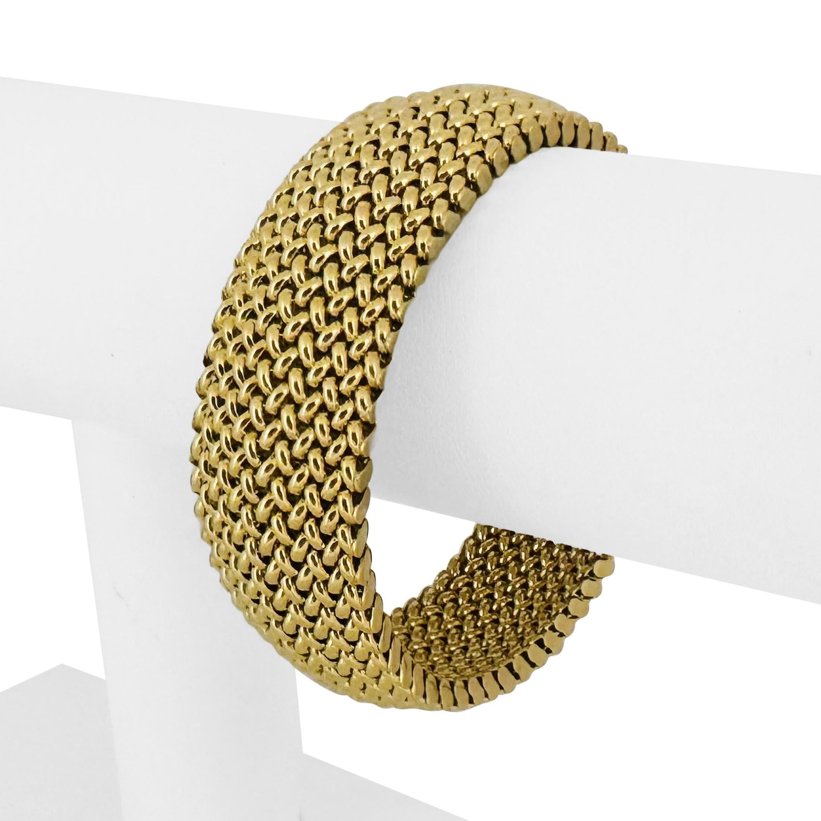 14k Yellow Gold UnoAErre Thick Wide Mesh Link Bracelet Italy 7.5": Condition: Excellent Condition, Professionally Cleaned and Polished Metal: 14k Gold (Marked, and Professionally Tested) Weight: 42.2g Length: 7.5 Inches Width: 20mm Closure: Box Tab Insert with Safety