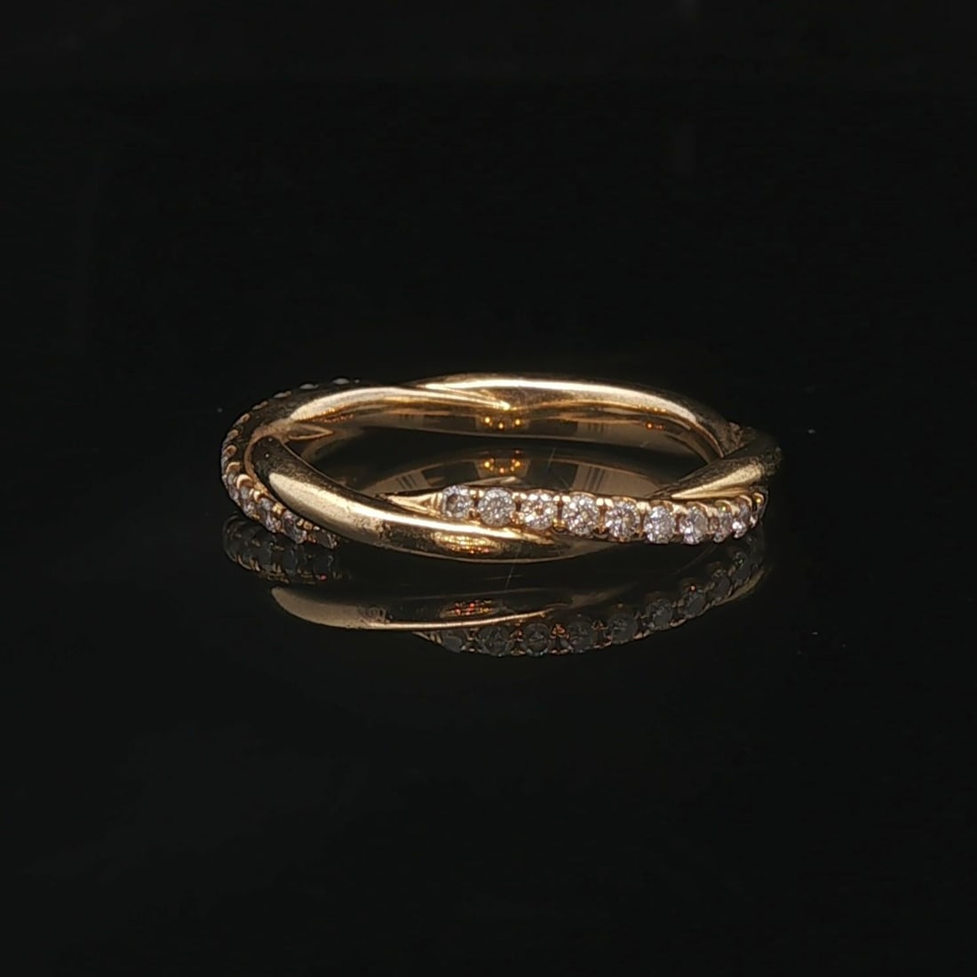 18k Yellow Gold and 0.25cttw Diamond Crossover Band Ring Size 4.25: Condition: Excellent Condition, Professionally Cleaned Metal: 18k Gold (Professionally Tested) Weight: 2.6g Diamonds: 0.25cttw Round Cut Natural Diamonds Width: 2.5mm Size: 4.25 Markings: None - Metal