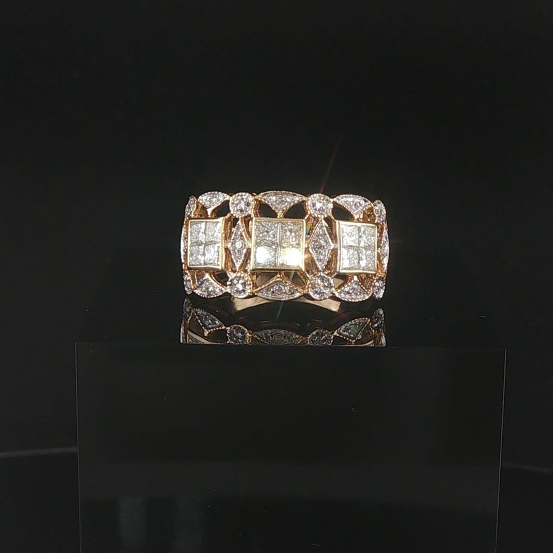 18k Yellow Gold and 1cttw Diamond Vintage Filigree Band Ring Size 7: Condition: Excellent Condition, Professionally Cleaned Metal: 18k Gold (Marked, and Professionally Tested) Weight: 6.8g Diamonds: 1cttw Round Cut Natural Diamonds Band Width: 11mm at face, 4mm at back
