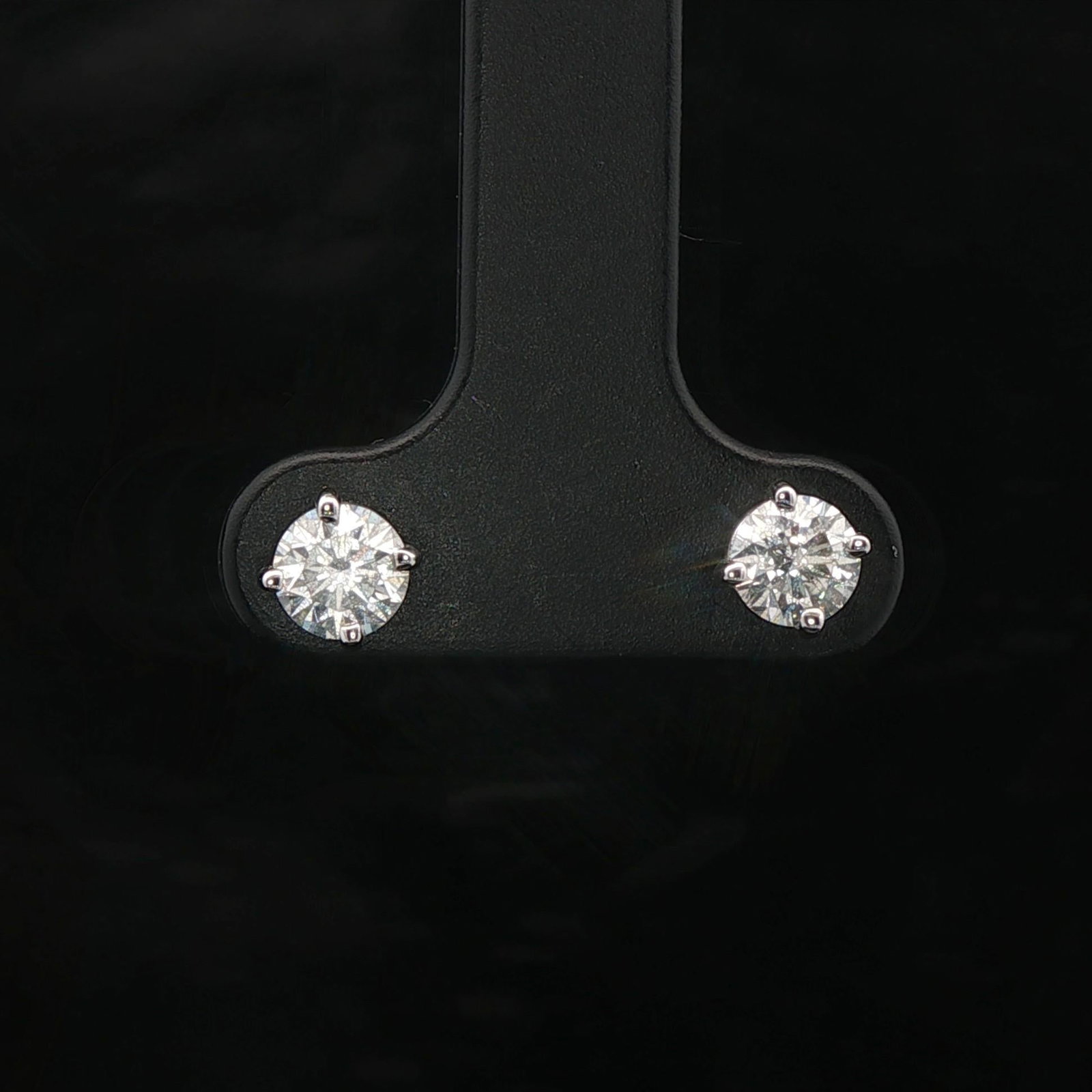 Brand New 0.75cttw Natural Diamond Stud Earrings in 14k White Gold: Condition: Brand New Metal: 14k Gold (Stamped) Weight: 1g Diamonds: 0.75cttw Round Brilliant Cut Natural Diamonds Color and Clarity: H and Si2 Closure: Butterfly Push Backs Markings: "14k" Brand New I