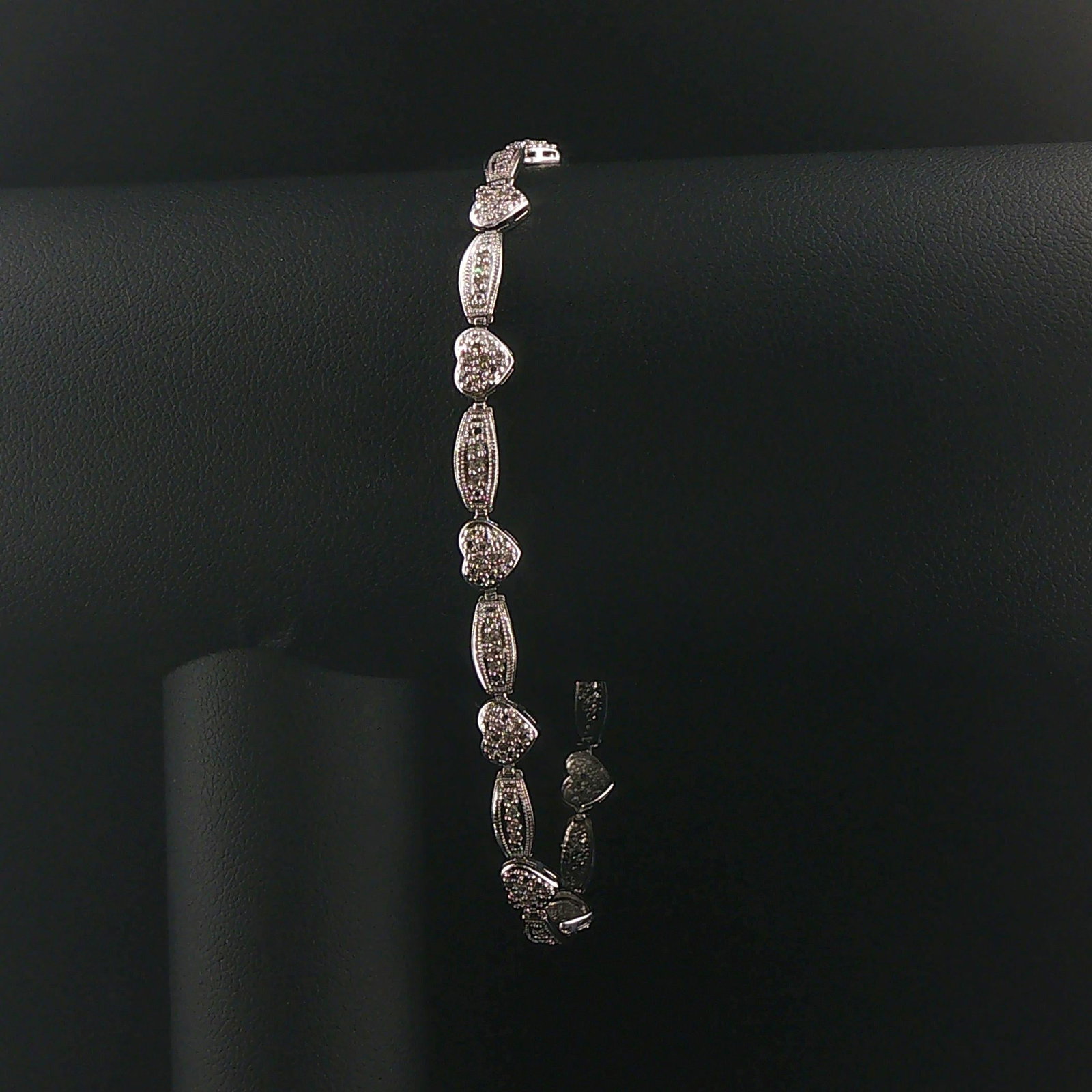 14k White Gold and 0.50cttw Diamond Fancy Heart Link Bracelet 8": Condition: Excellent Condition, Professionally Cleaned Metal: 14k Gold (Marked, and Professionally Tested) Weight: 6.4g Diamonds: 0.50cttw Round Cut Natural Diamonds Length: 8 Inches Width: 6mm Closur