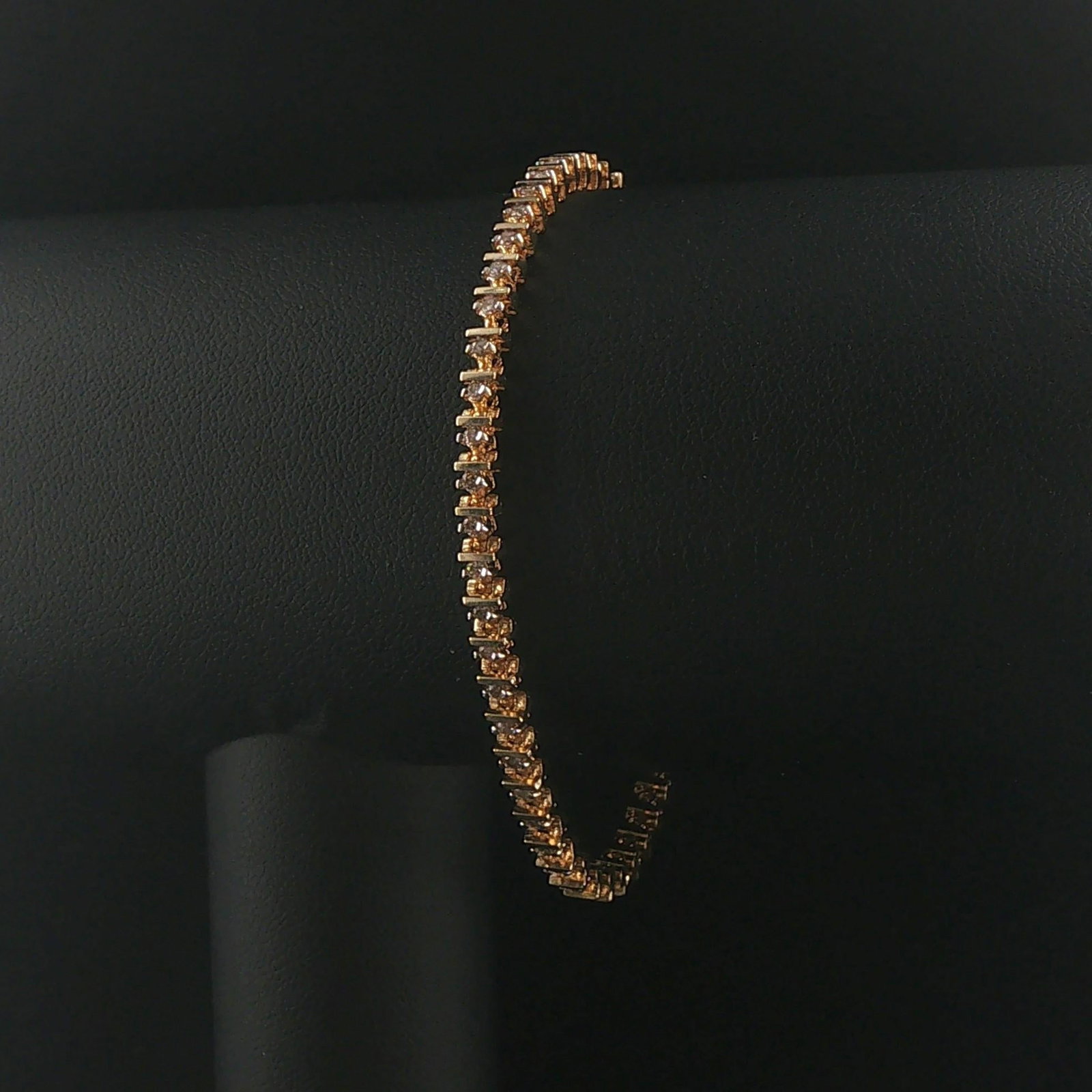 14k Yellow Gold and 0.75cttw Diamond Bar Link Vintage Tennis Bracelet 7": Condition: Excellent Condition, Professionally Cleaned Metal: 14k Gold (Marked, and Professionally Tested) Weight: 9.9g Diamonds: 0.75cttw Round Cut Natural Diamonds Length: 7 Inches Width: 3.5mm Clos
