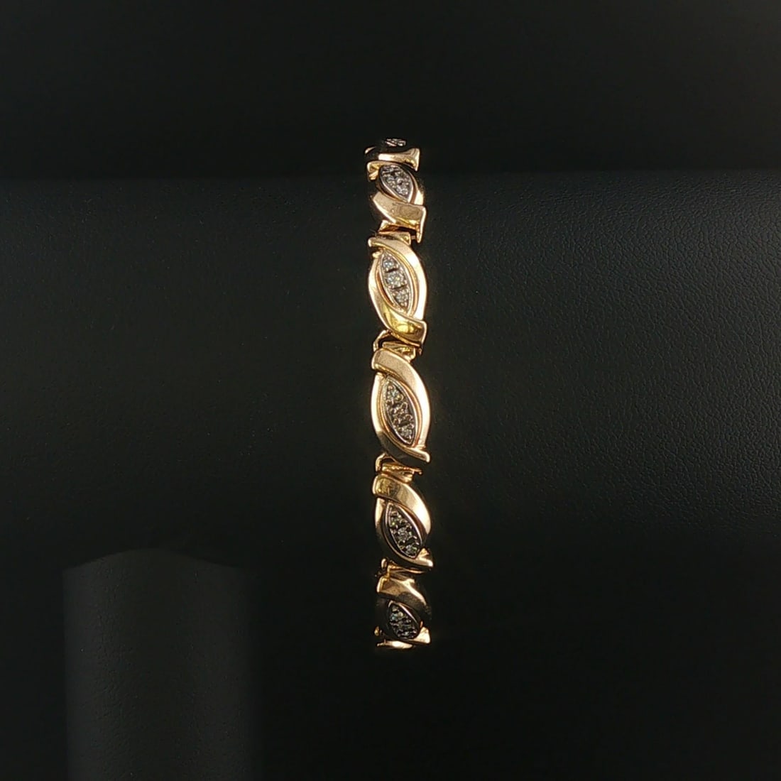 14k Yellow Gold and 1cttw Diamond Fancy Link Bracelet 7": Condition: Excellent Condition, Professionally Cleaned Metal: 14k Gold (Marked, and Professionally Tested) Weight: 22.7g Diamonds: 1cttw Round Cut Natural Diamonds Length: 7 Inches Width: 7mm Closure: